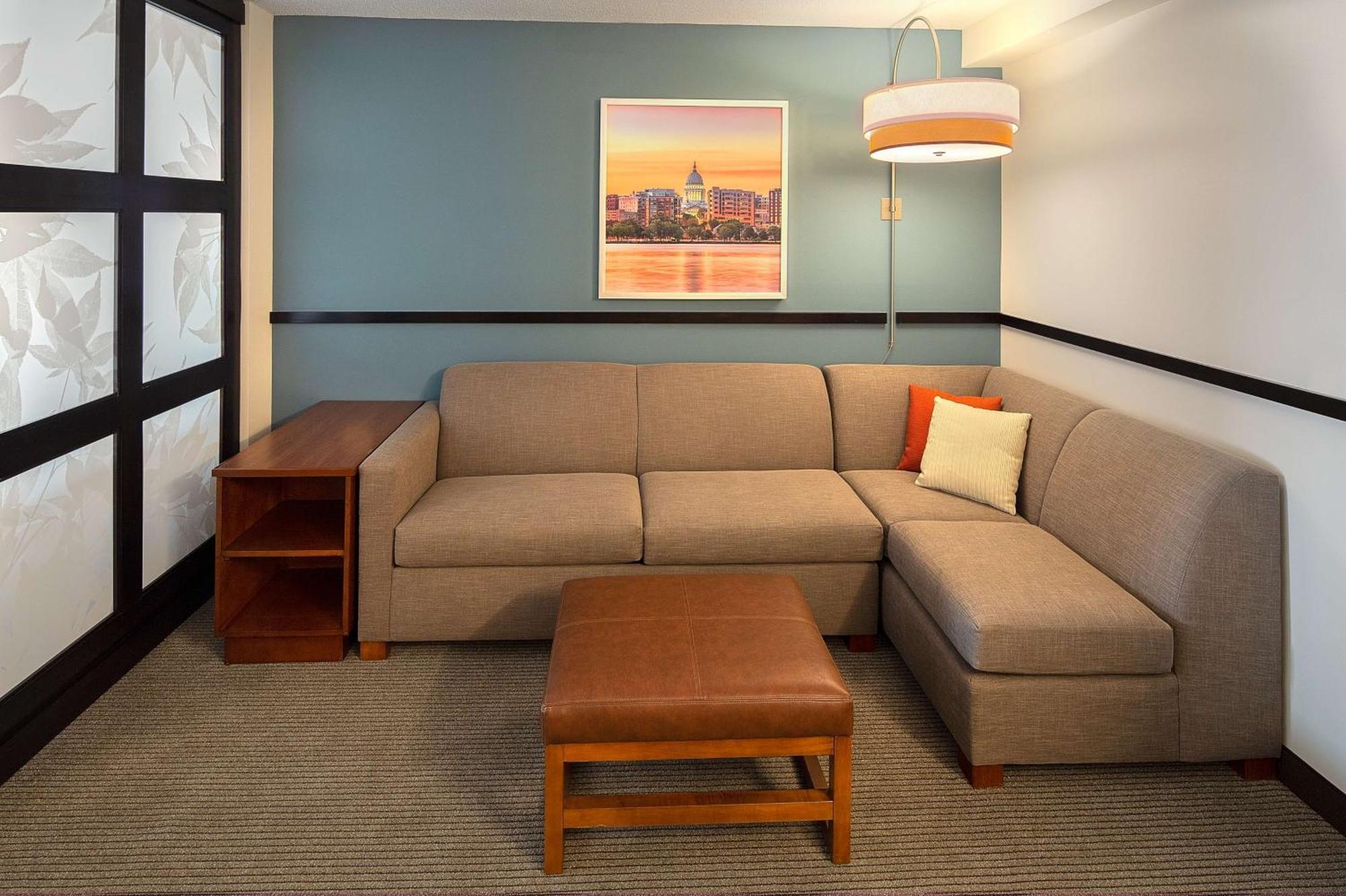 Queen Room with Two Queen Beds and Sofa Bed,1499017552:JPEG