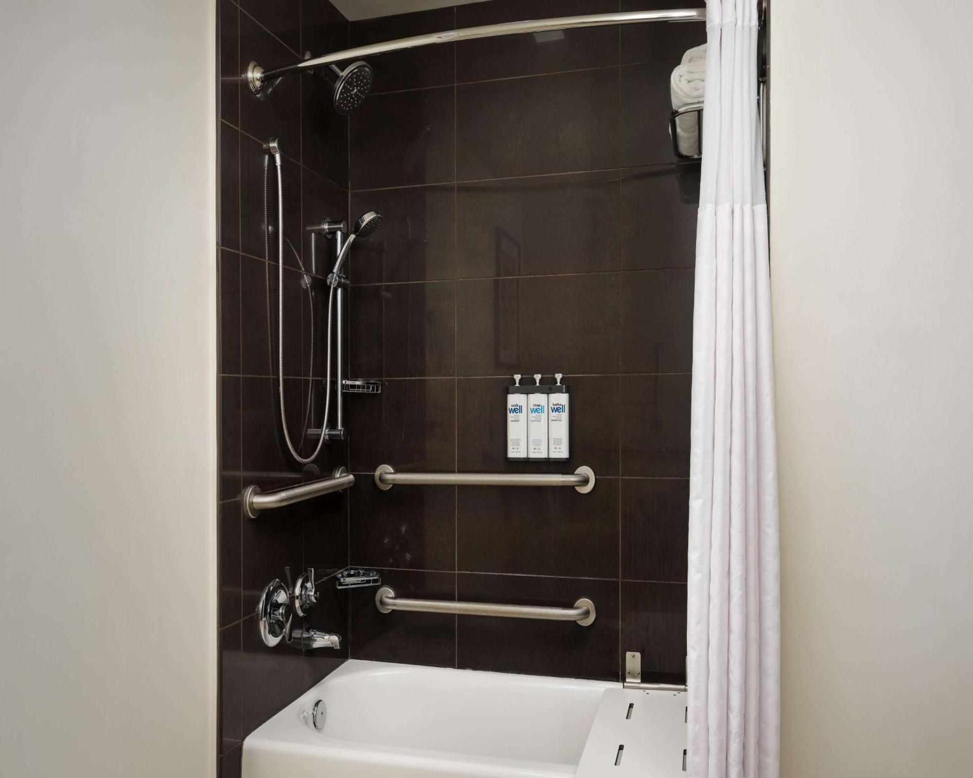 One-Bedroom Queen Suite Disability Access