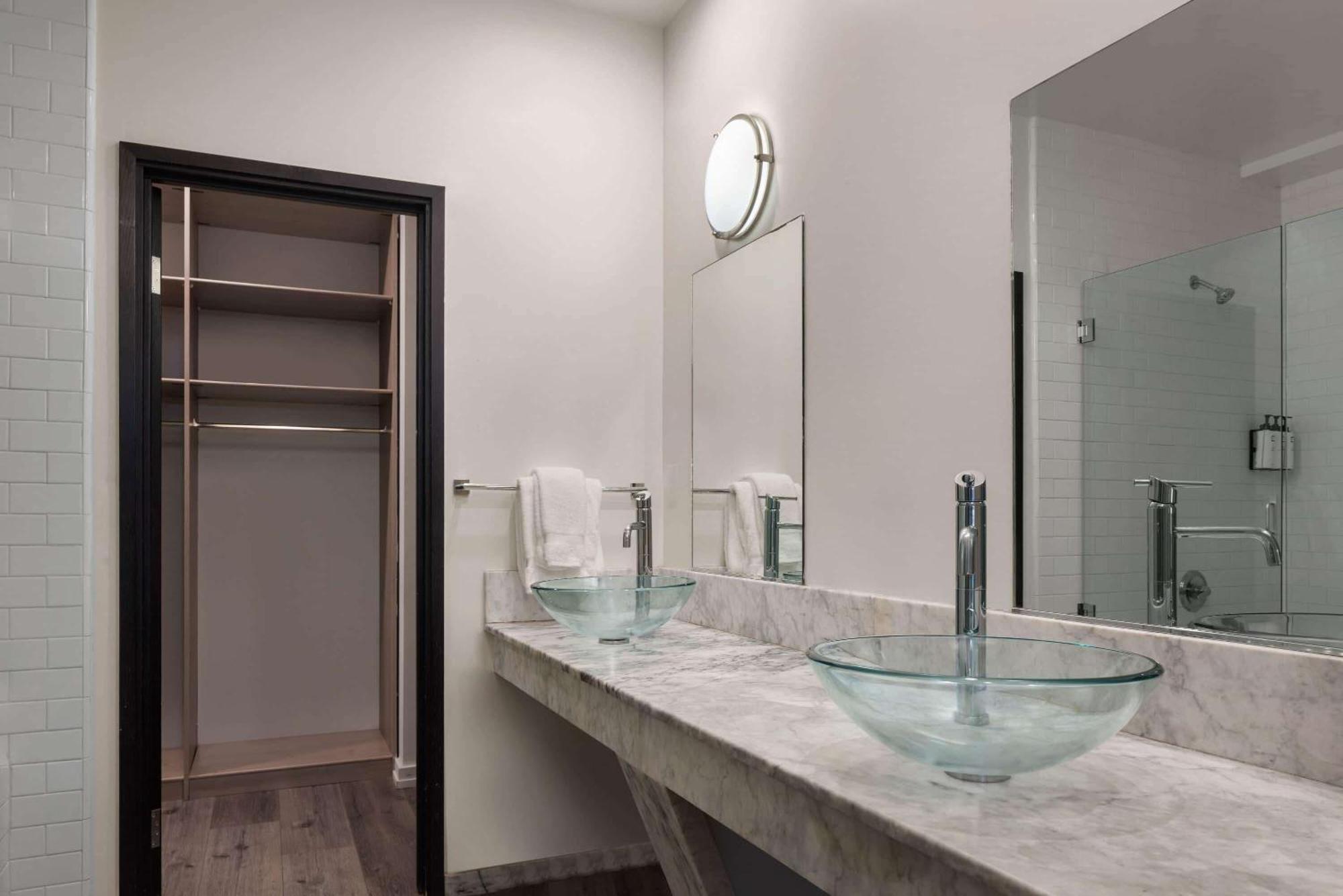 Two Bedroom Deluxe Broadway Suite Two Queen Beds One Twin Bed Non-Smoking