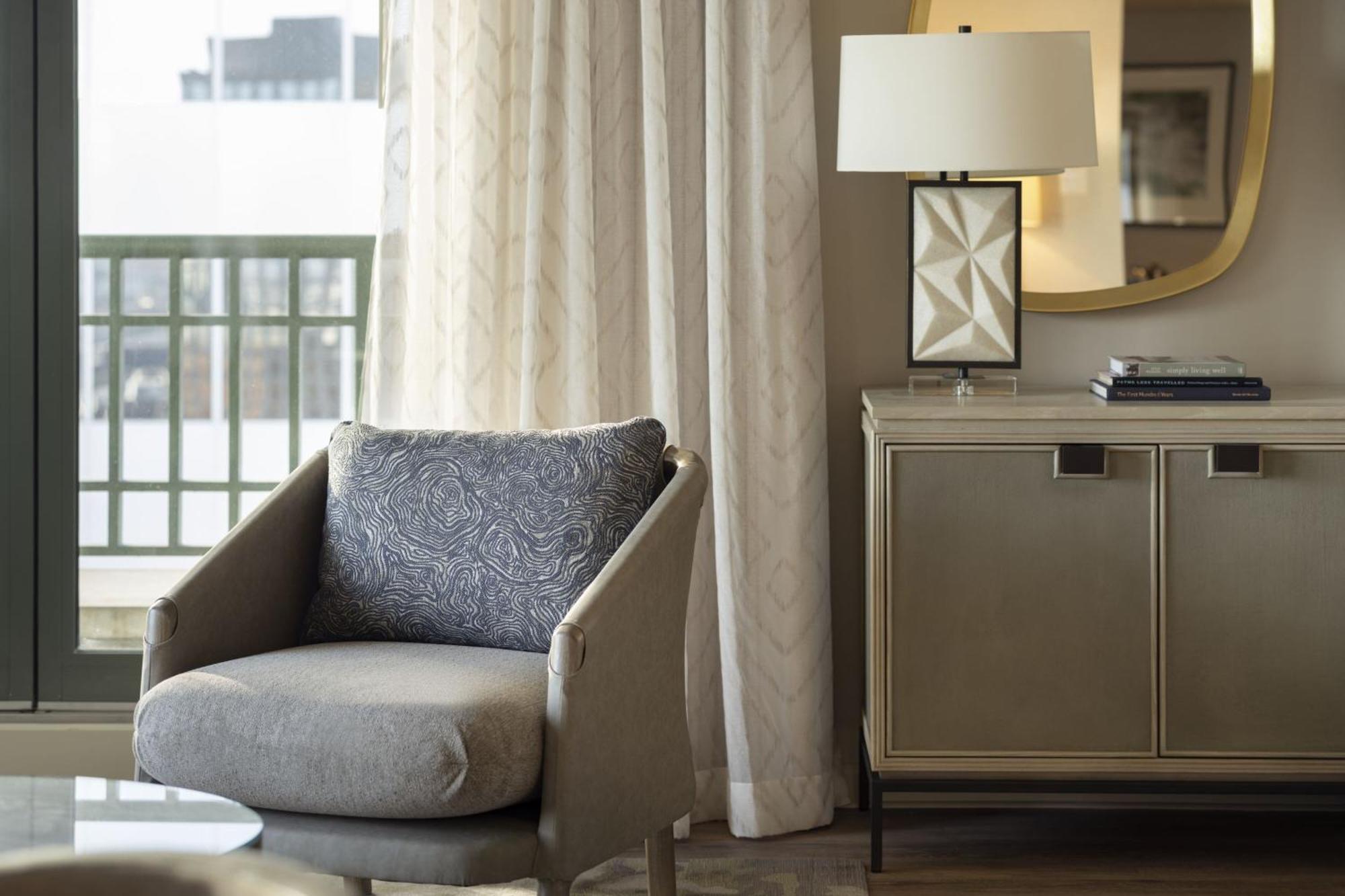 Luxury Suite 1 Bedroom Suite 1 King