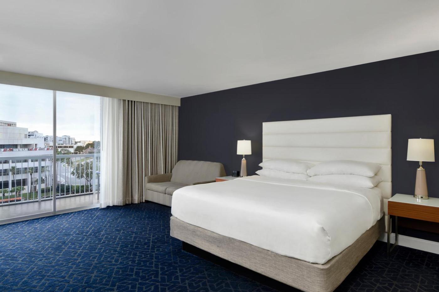 King Room Balcony City View