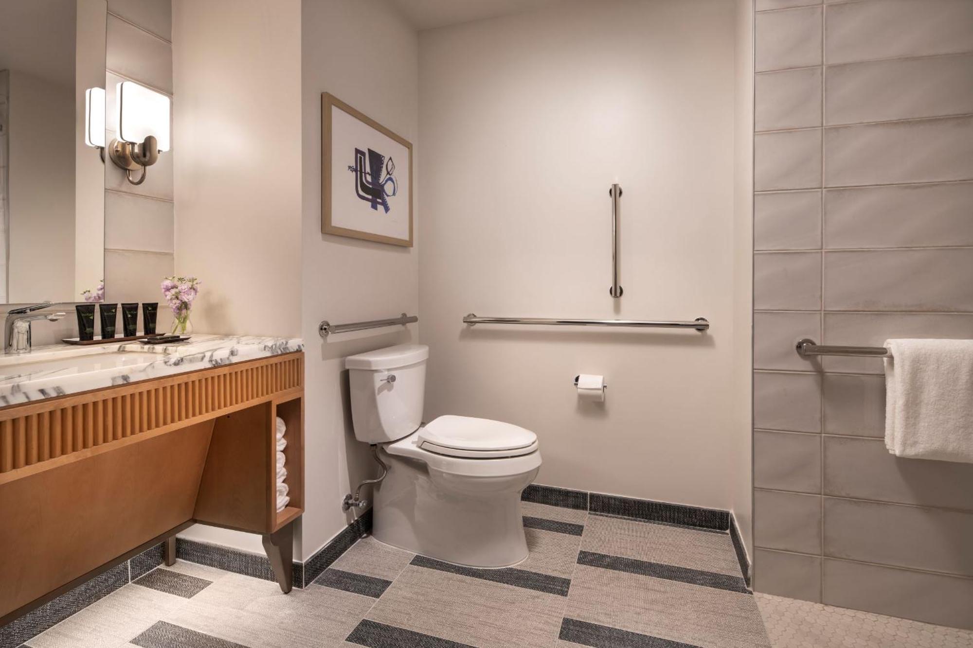 King Room with Roll-In Shower - Mobility Access