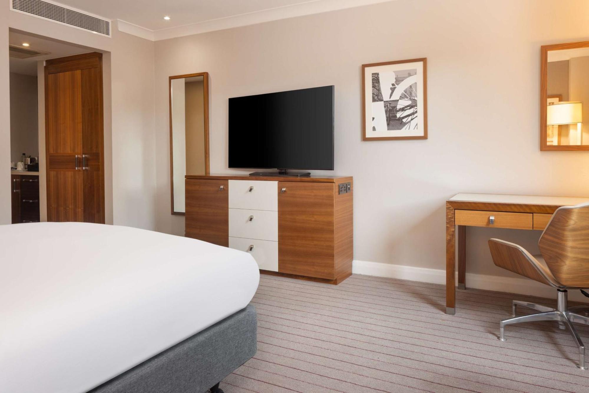 King Guest Room,1544127952:JPEG