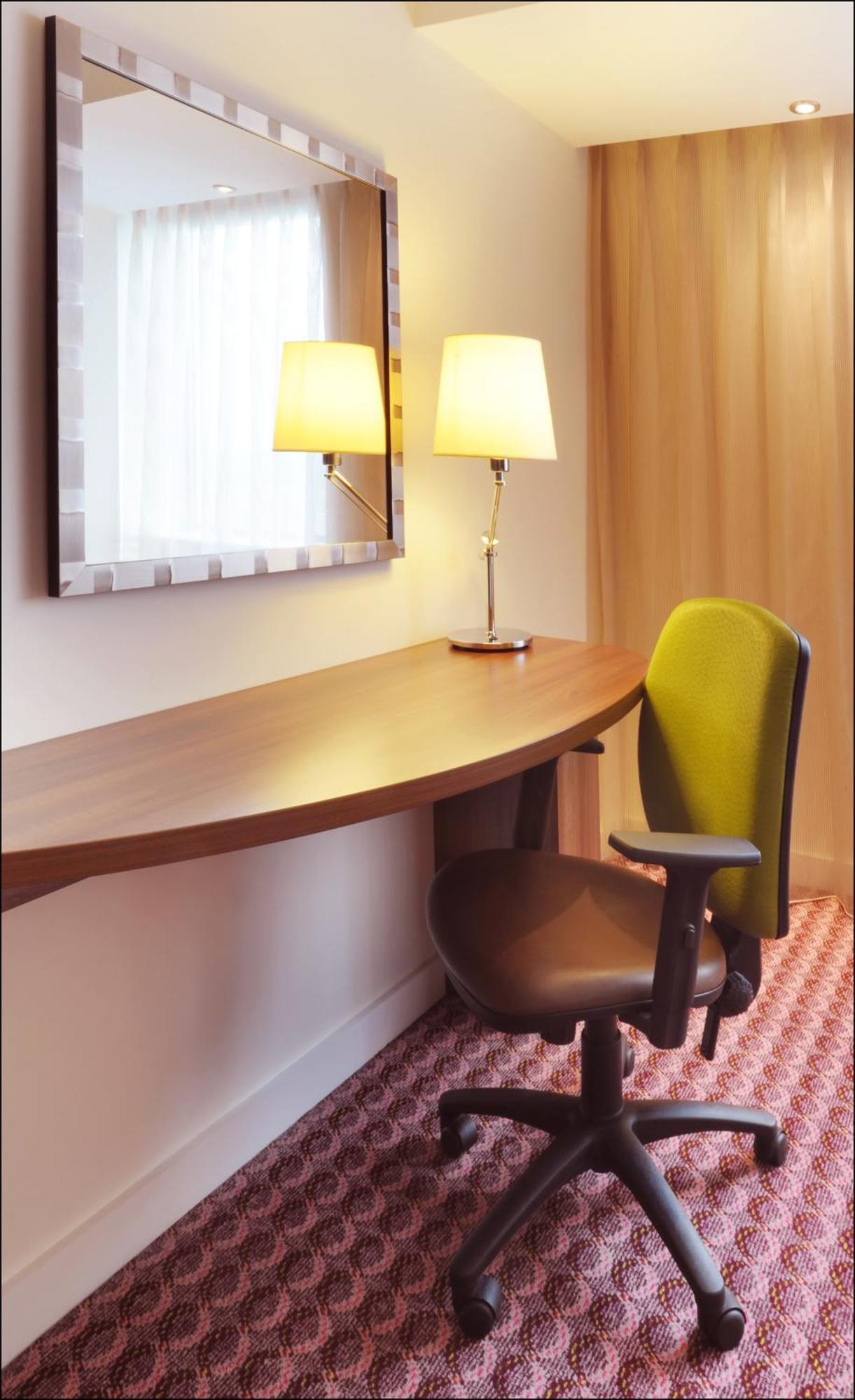 Queen Room - Mobility Accessible