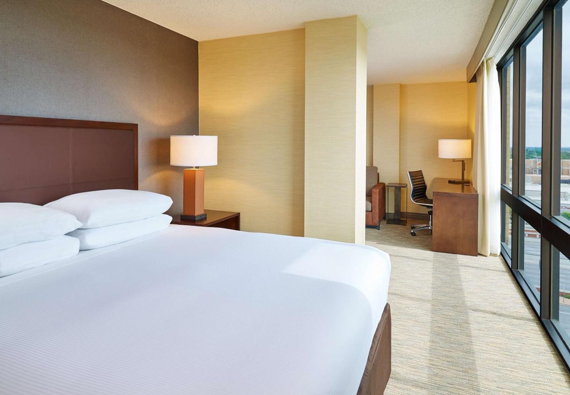 Junior King Suite with Sofa Bed,1546970194:JPEG