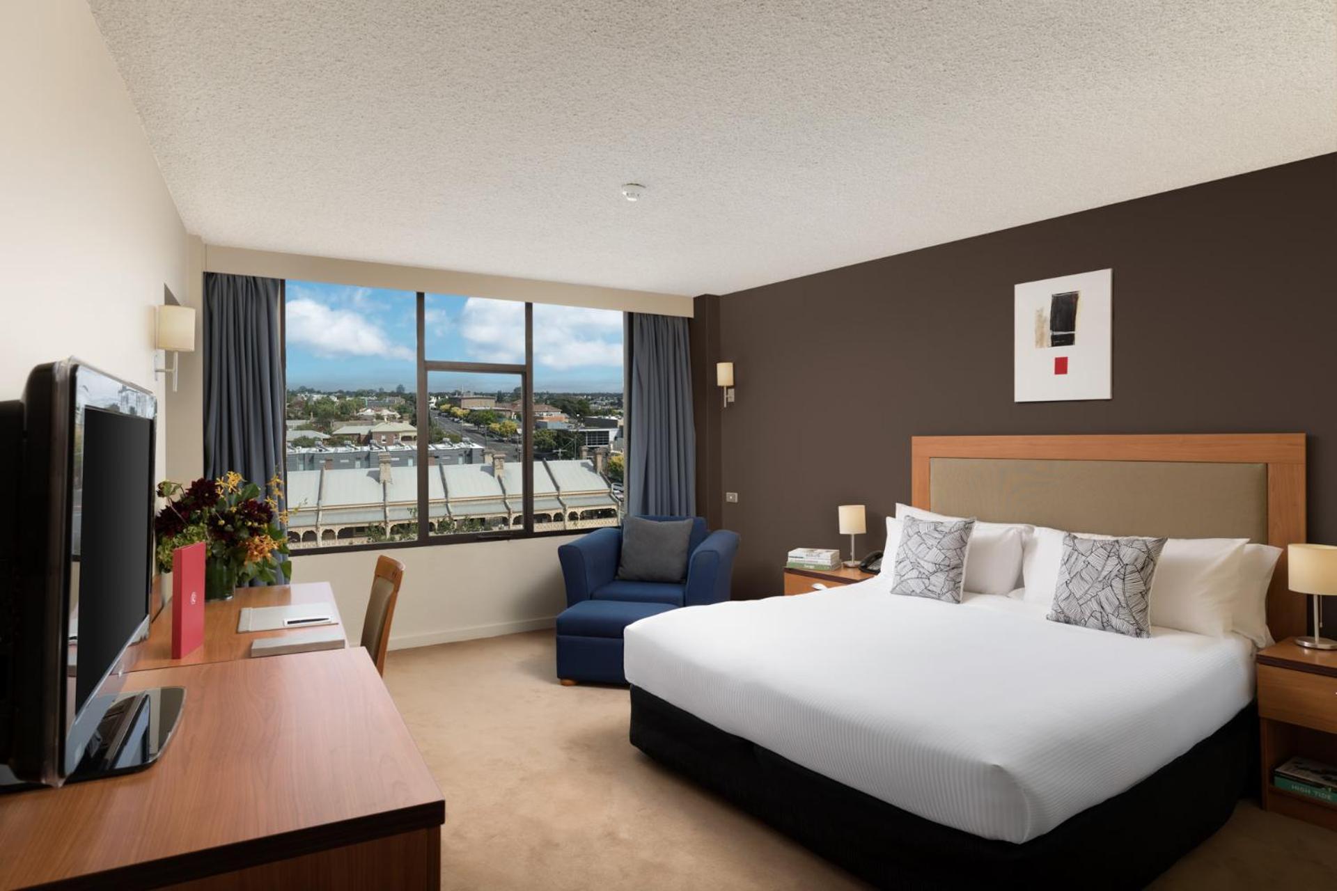 Nautica Dinner Bed & Breakfast Package - Superior Queen Room