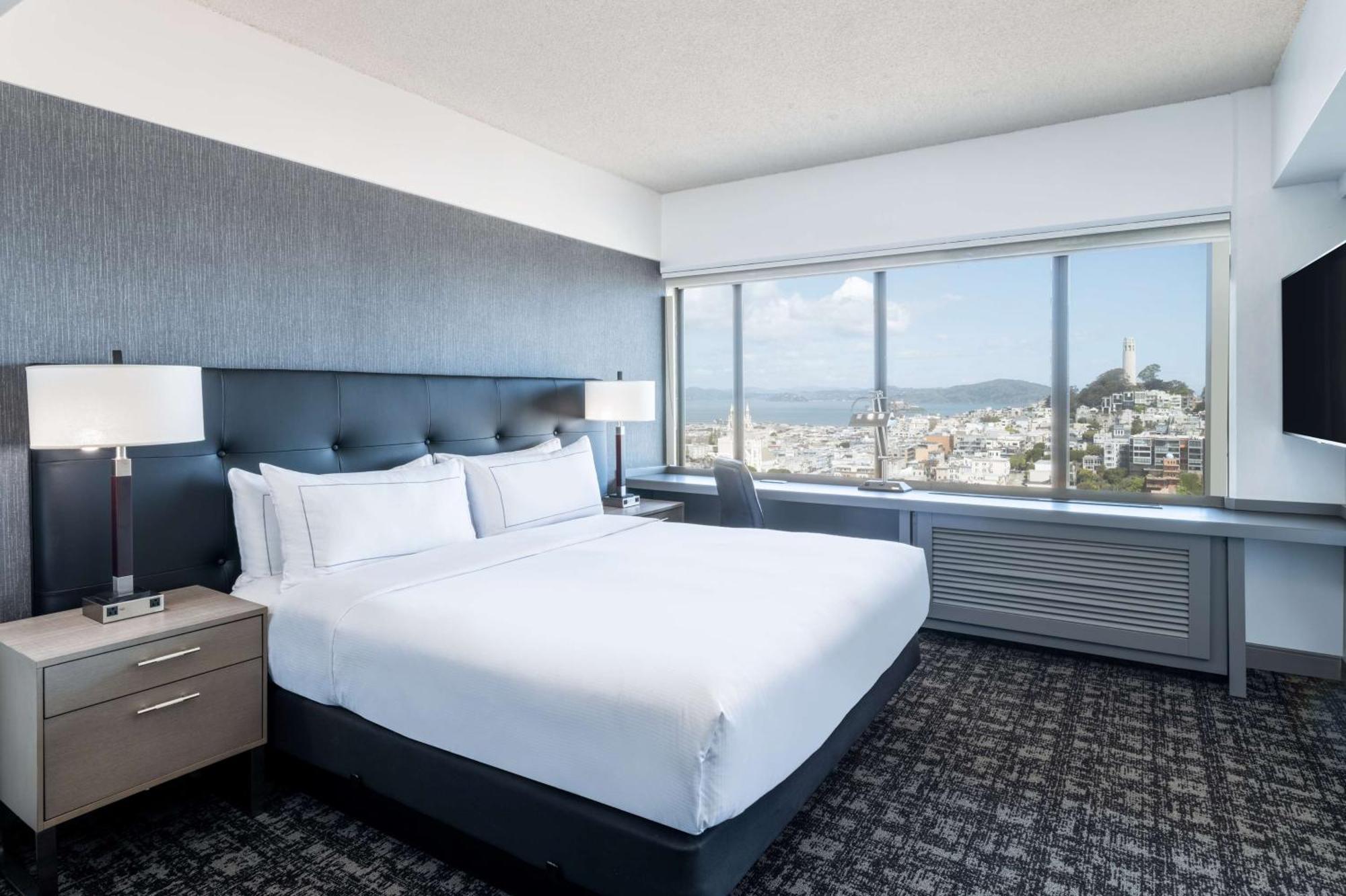 Queen Room with Bay View - Mobility and Hearing Access