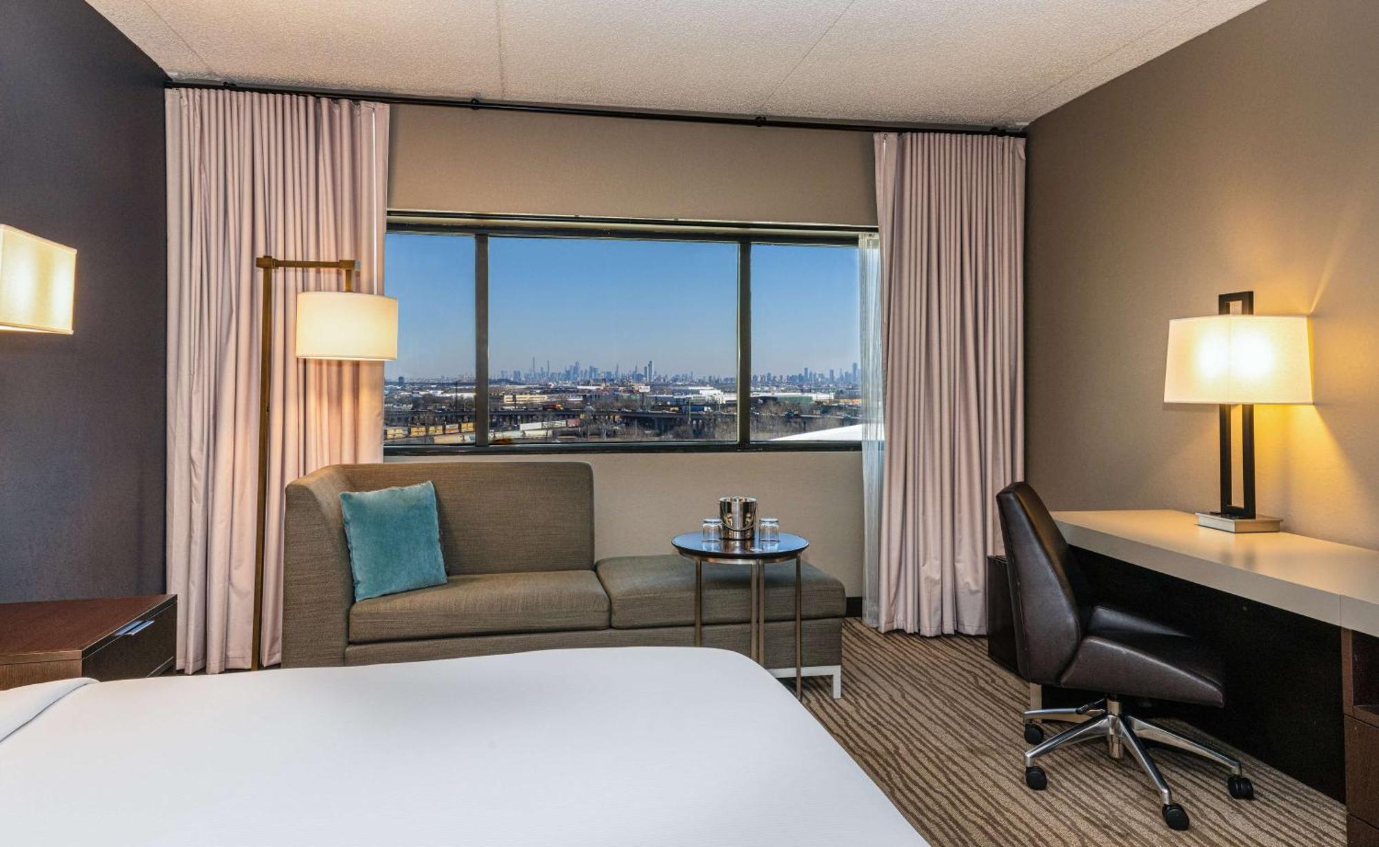 King Room NYC Skyline View Top Floor