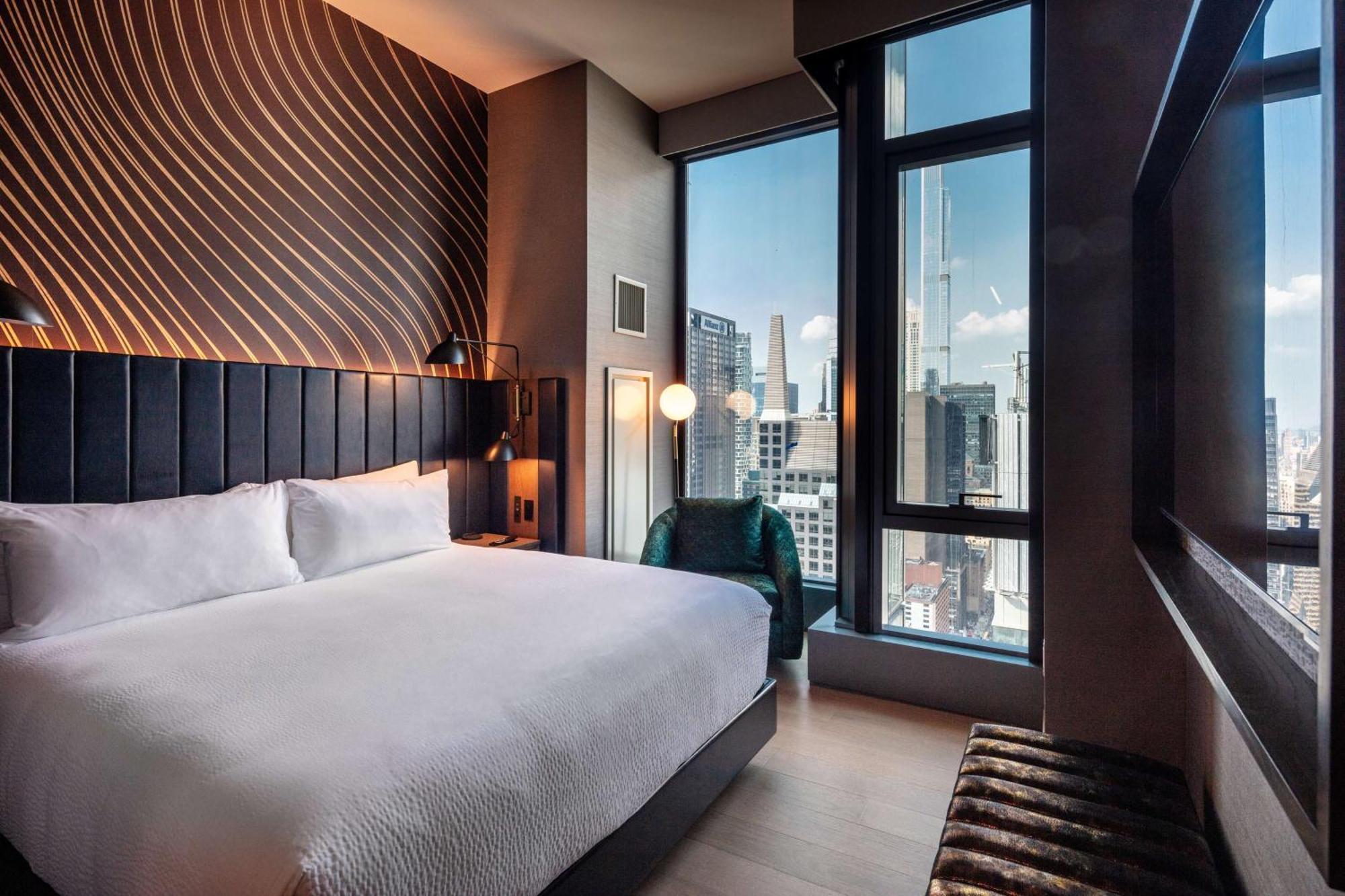 Corner King Suite Panoramic Square View