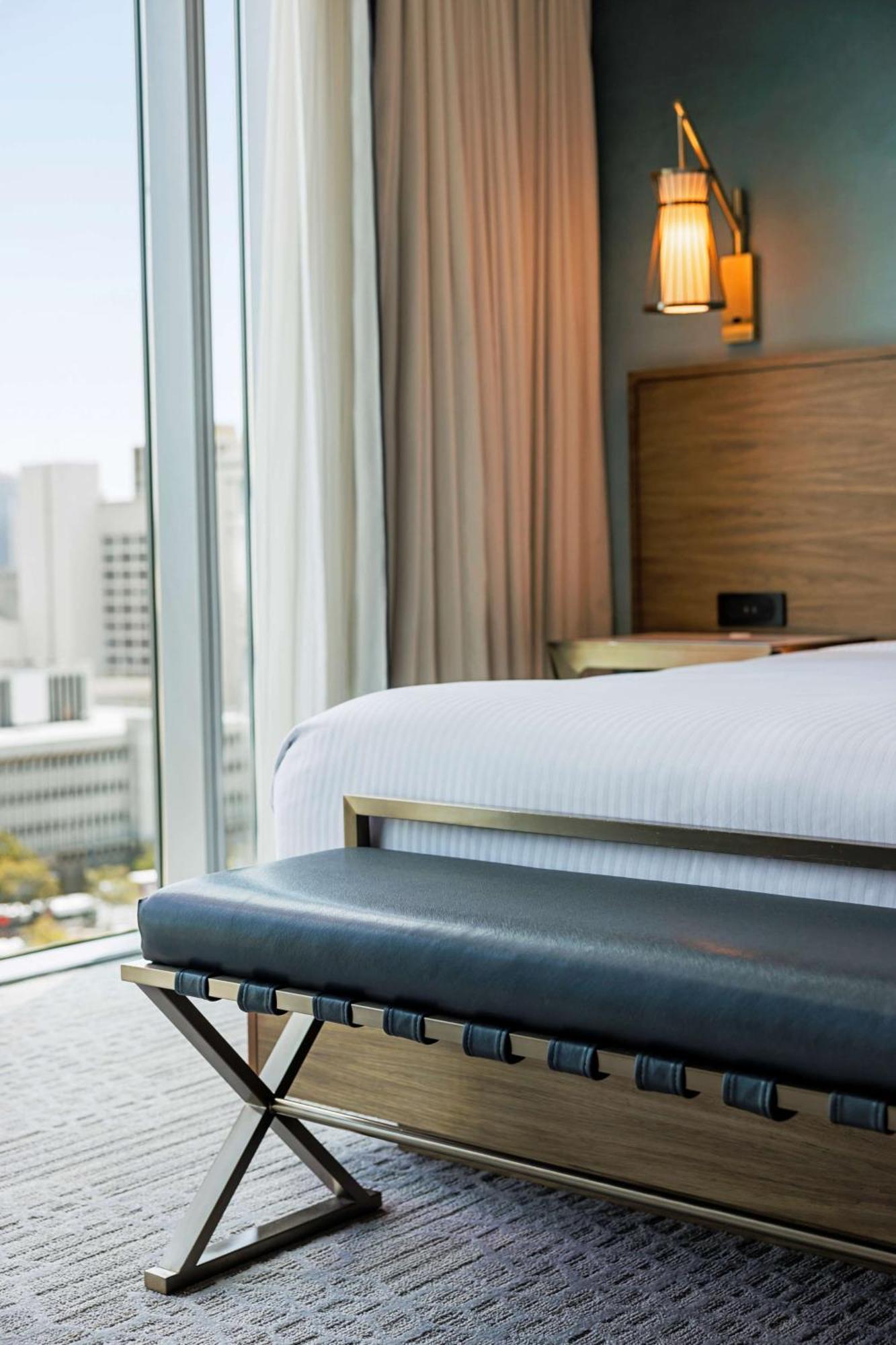 King Room with City View,1548815557:JPEG