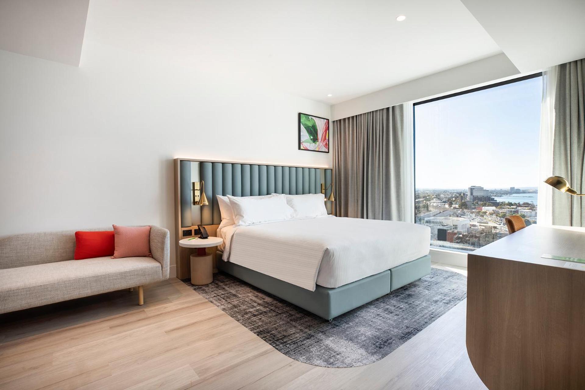 One-Bedroom Suite with Bay View/Dining Area/Kitchenette