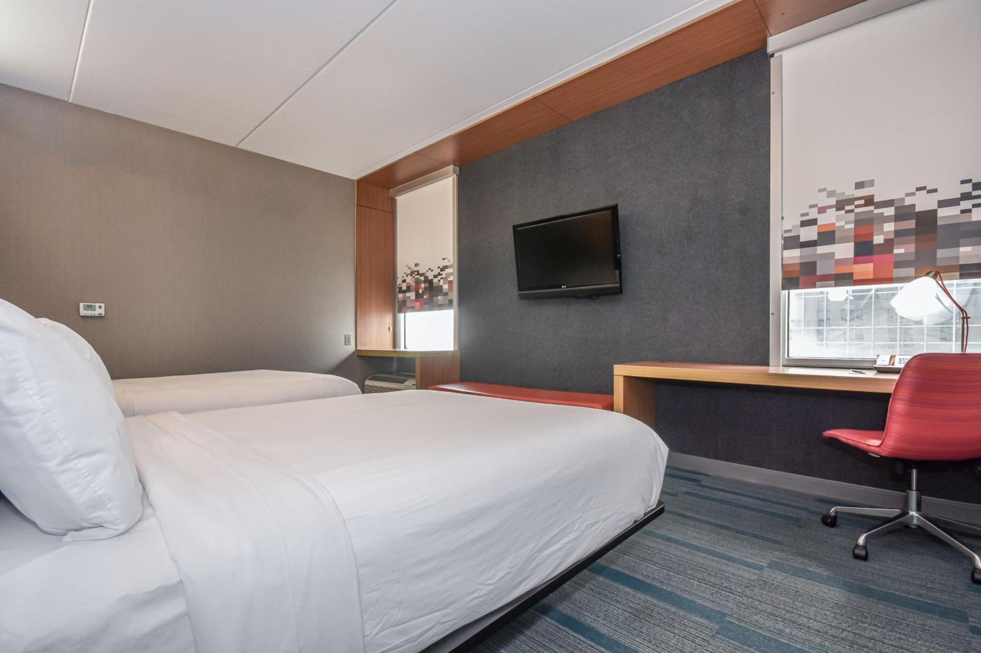 Queen Room Two Queen Beds Bathtub Mobility Access or Hearing Accessible