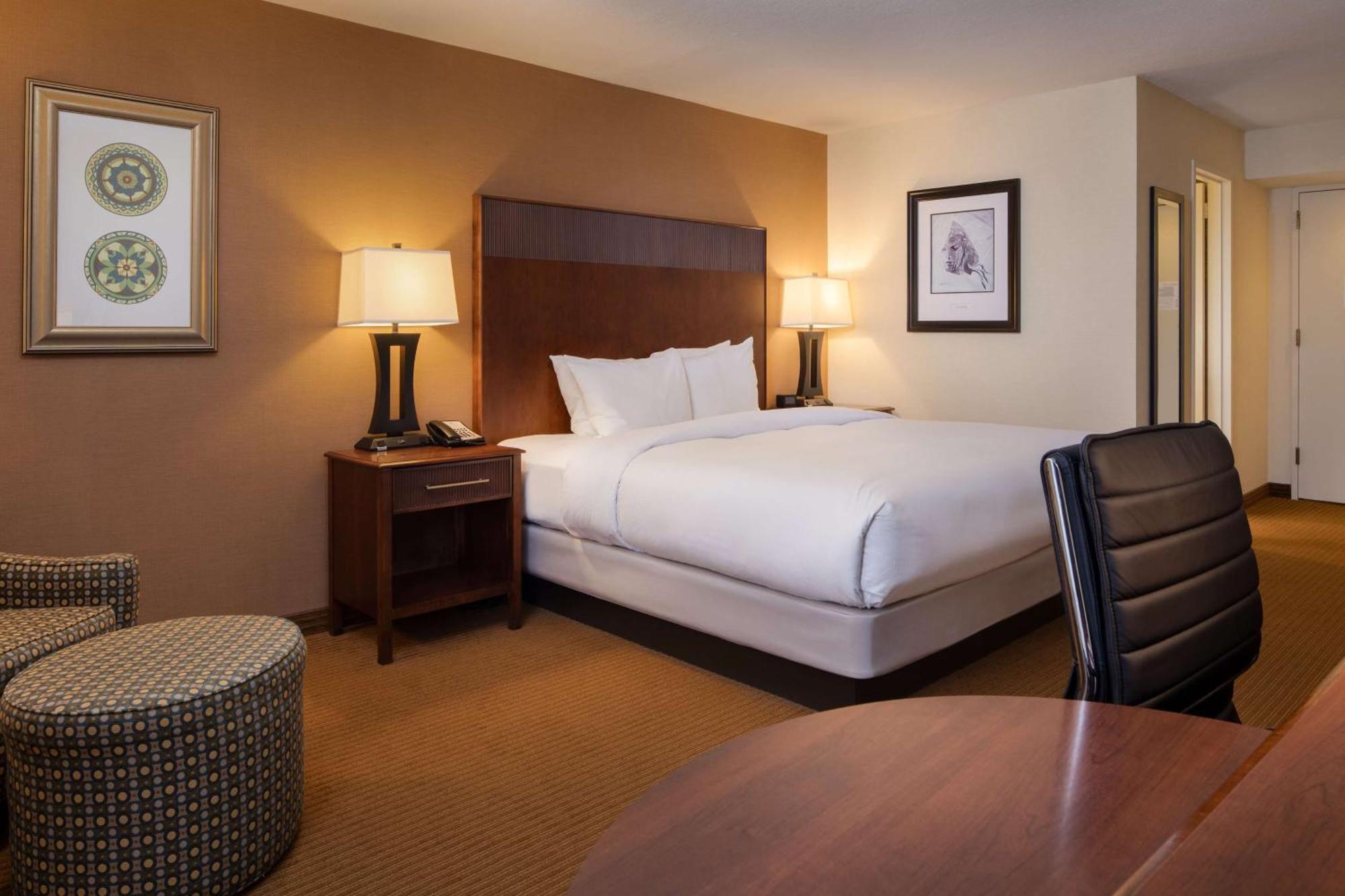 Junior King Suite with Seating Area,1706545008:JPEG