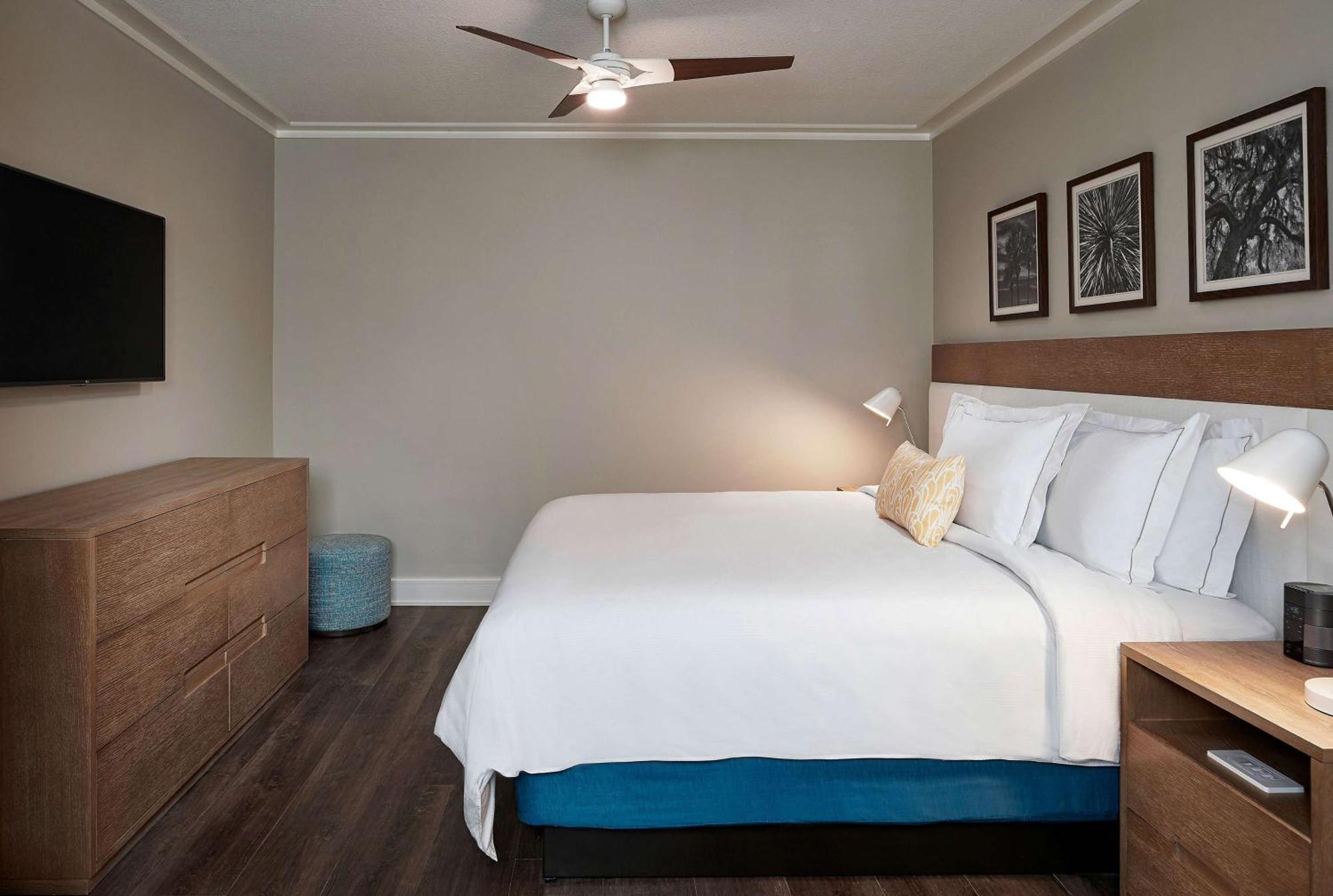 One-Bedroom Oceanfront King Suite Sofa Bed