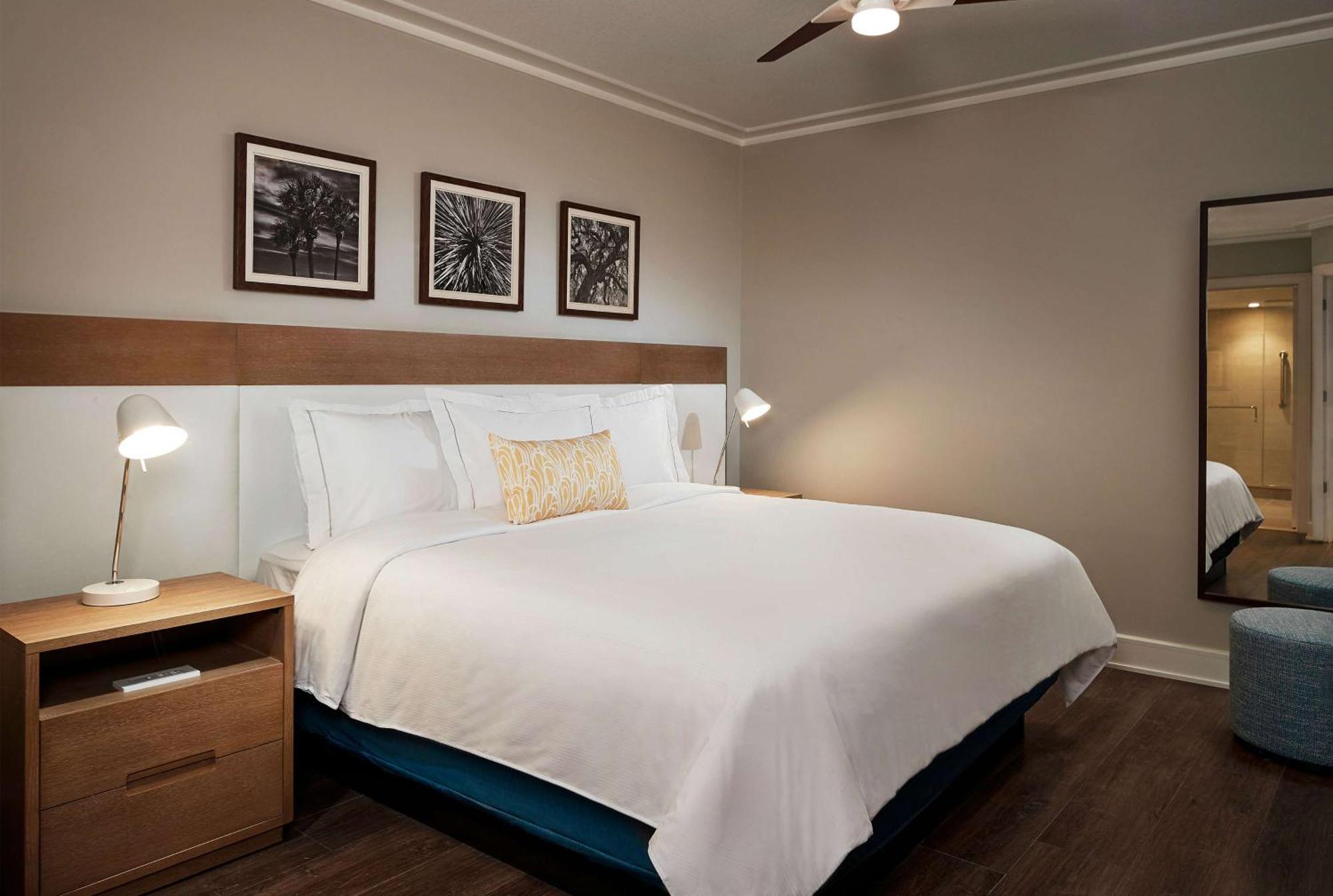One-Bedroom King Suite Sofa Bed Ocean View