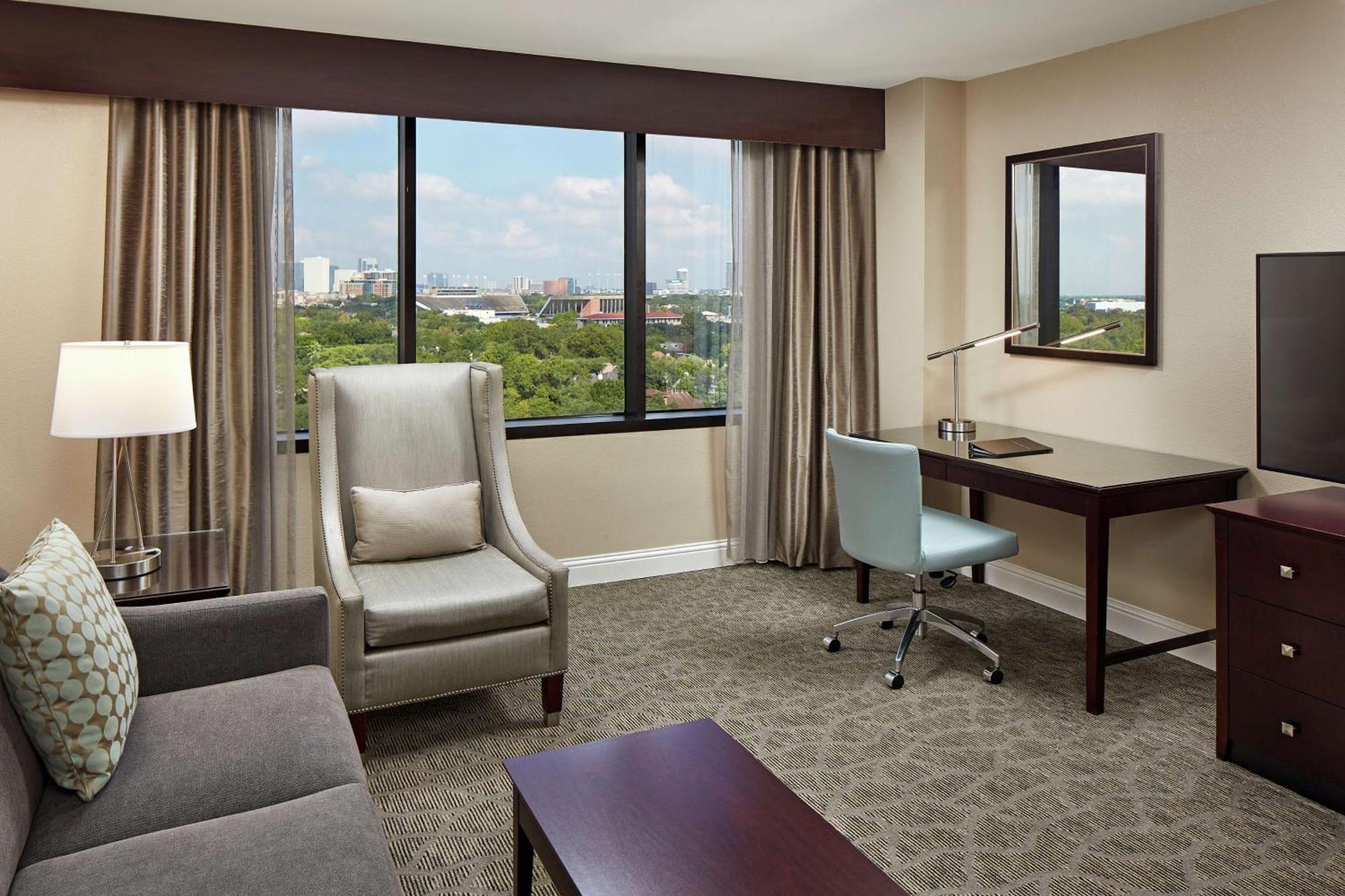 One-Bedroom Double Suite Mobility Hearing Access Tub