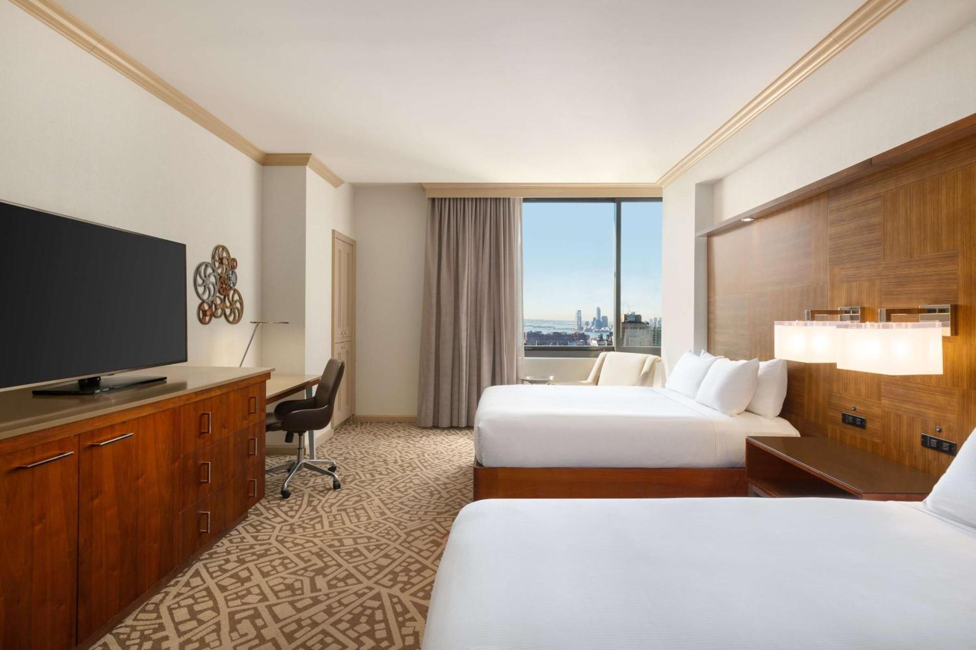 Deluxe Queen Room Two Queen Beds Street View High Floor