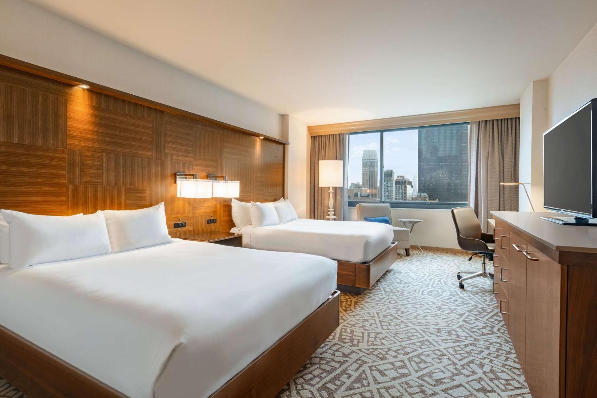 Deluxe Queen Room Two Queen Beds Street View High Floor