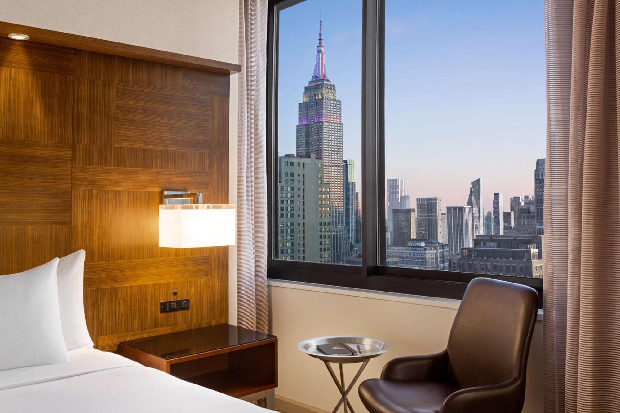 Deluxe Queen Room Two Queen Beds Street View High Floor