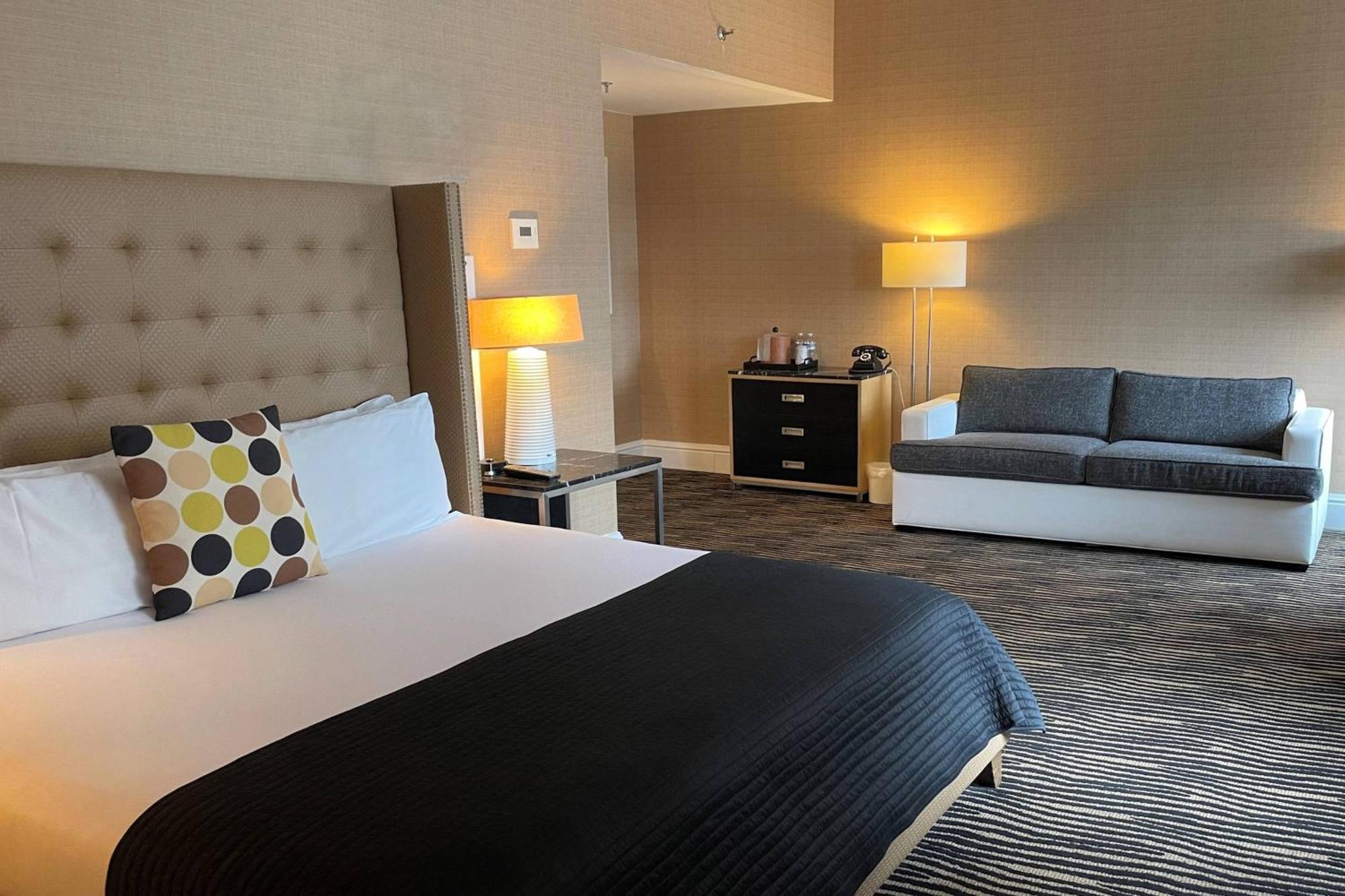 Deluxe King Room Partial Ocean View