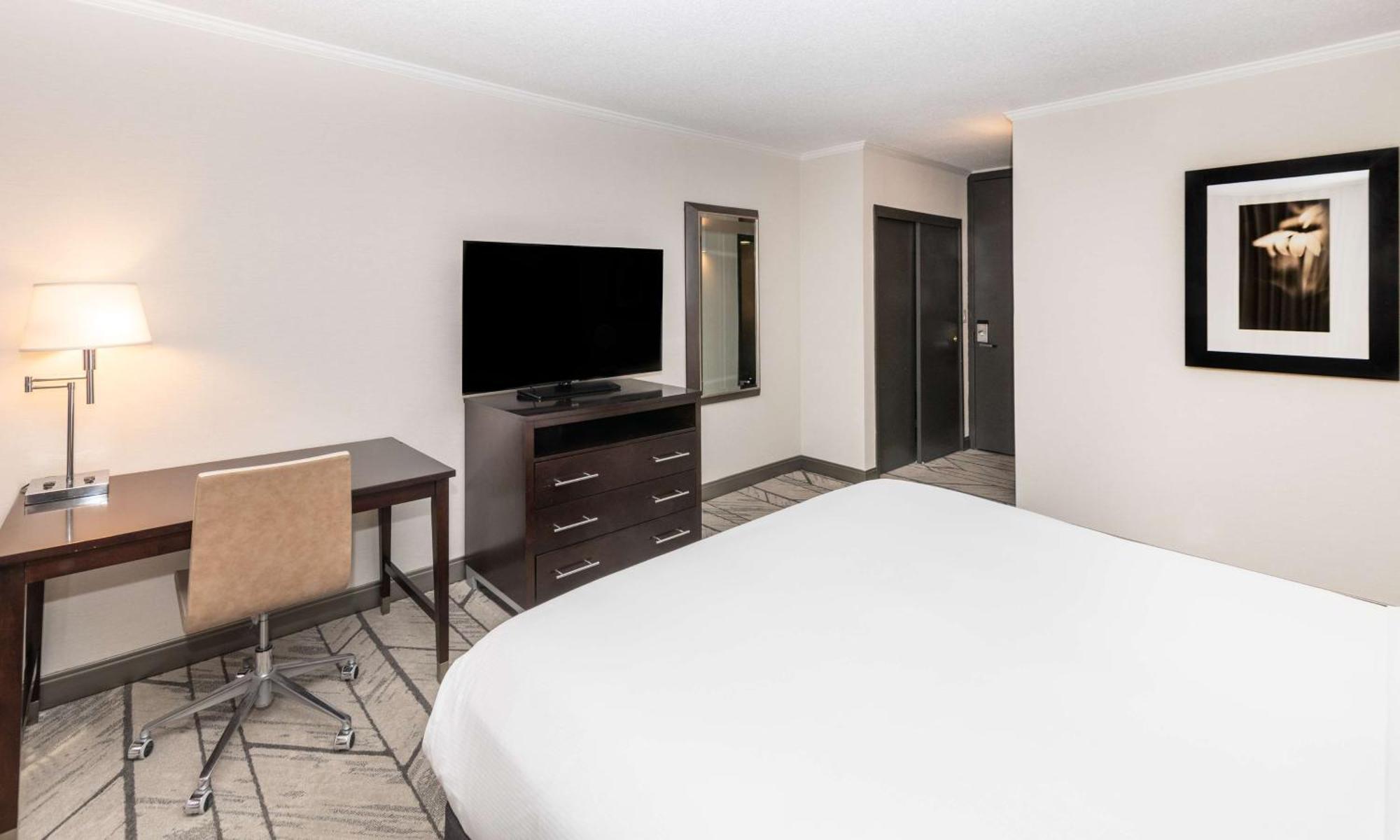 King Corner Room