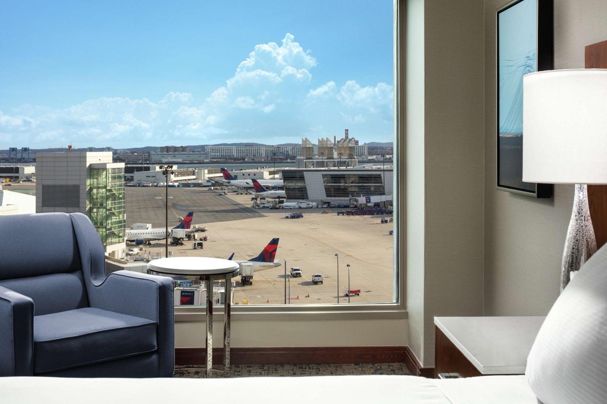 King Room Airport View Non-Smoking