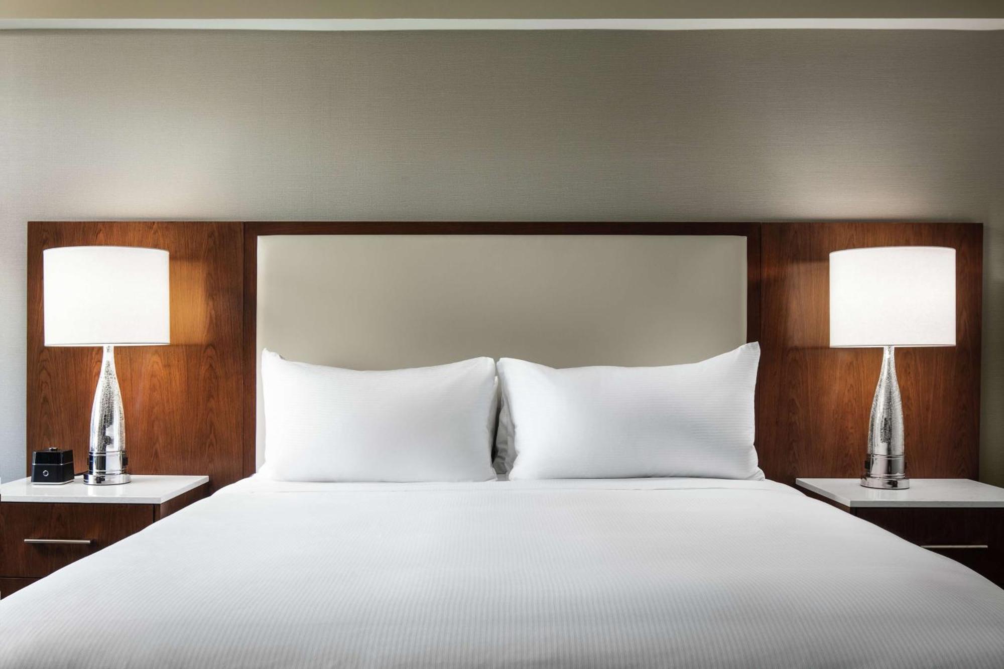 King Corner Room