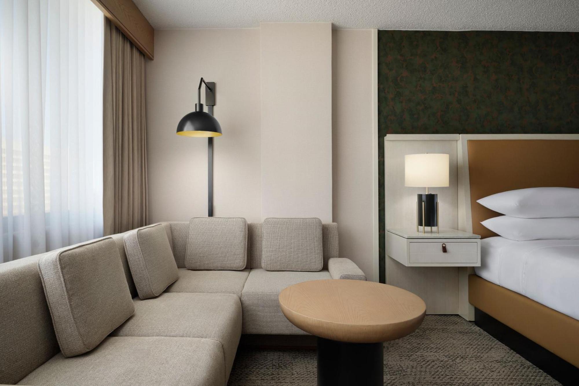 Executive Guest room 1 King,1580157626:JPEG