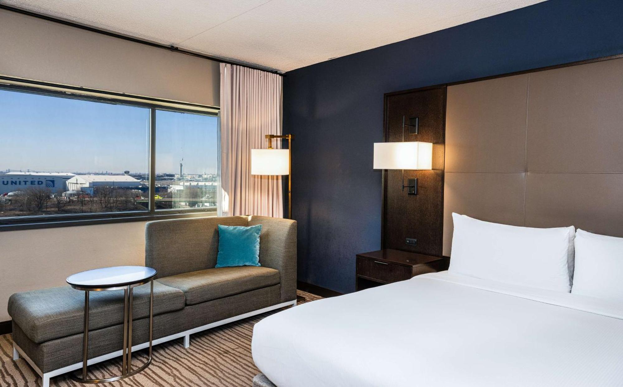 King Room Newark Skyline View Top Floor