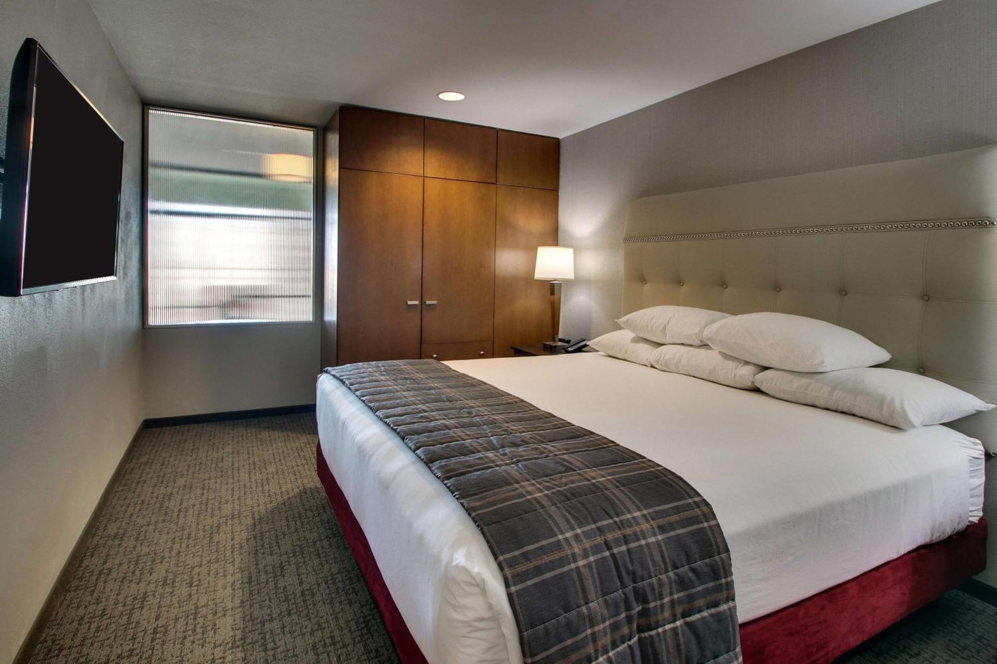 King Suite Balcony,1588164175:JPEG