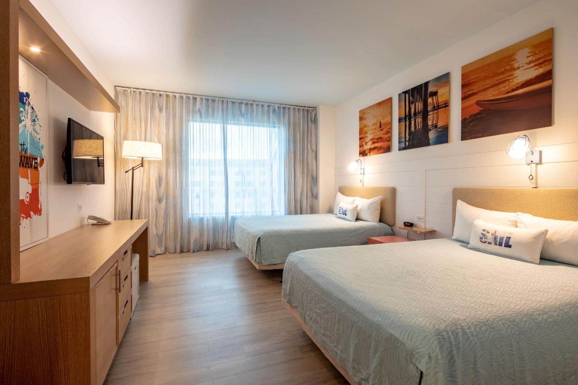 Standard Room Pool View ADA Tub Mobility Accessible Includes Early Park Admission*