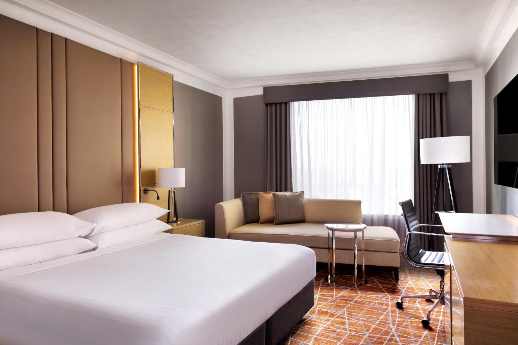 Executive Room, 1 King, Bridge View, High Floor