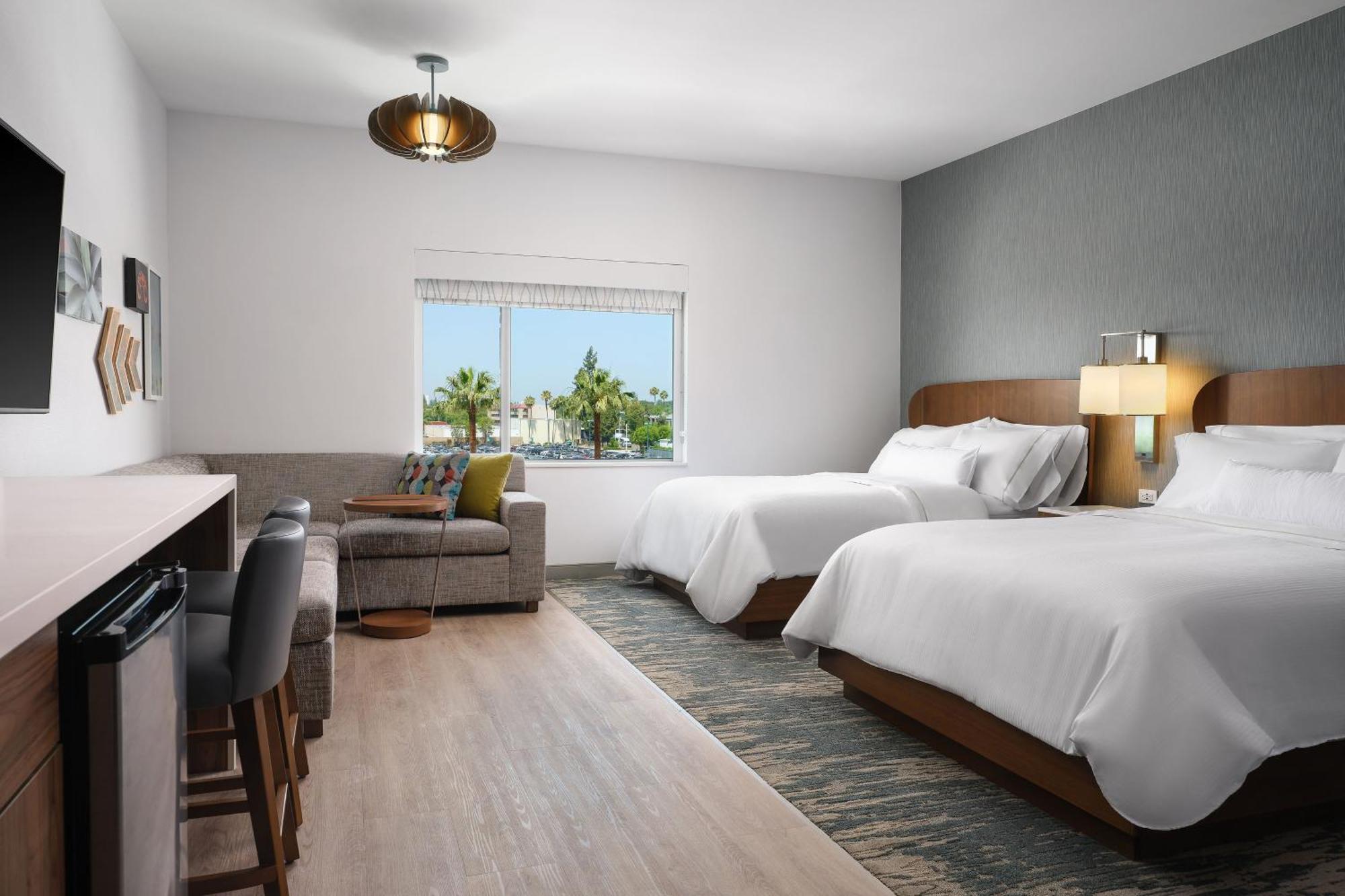 Disney Resort View Studio Suite 2 Queen Sofa bed
