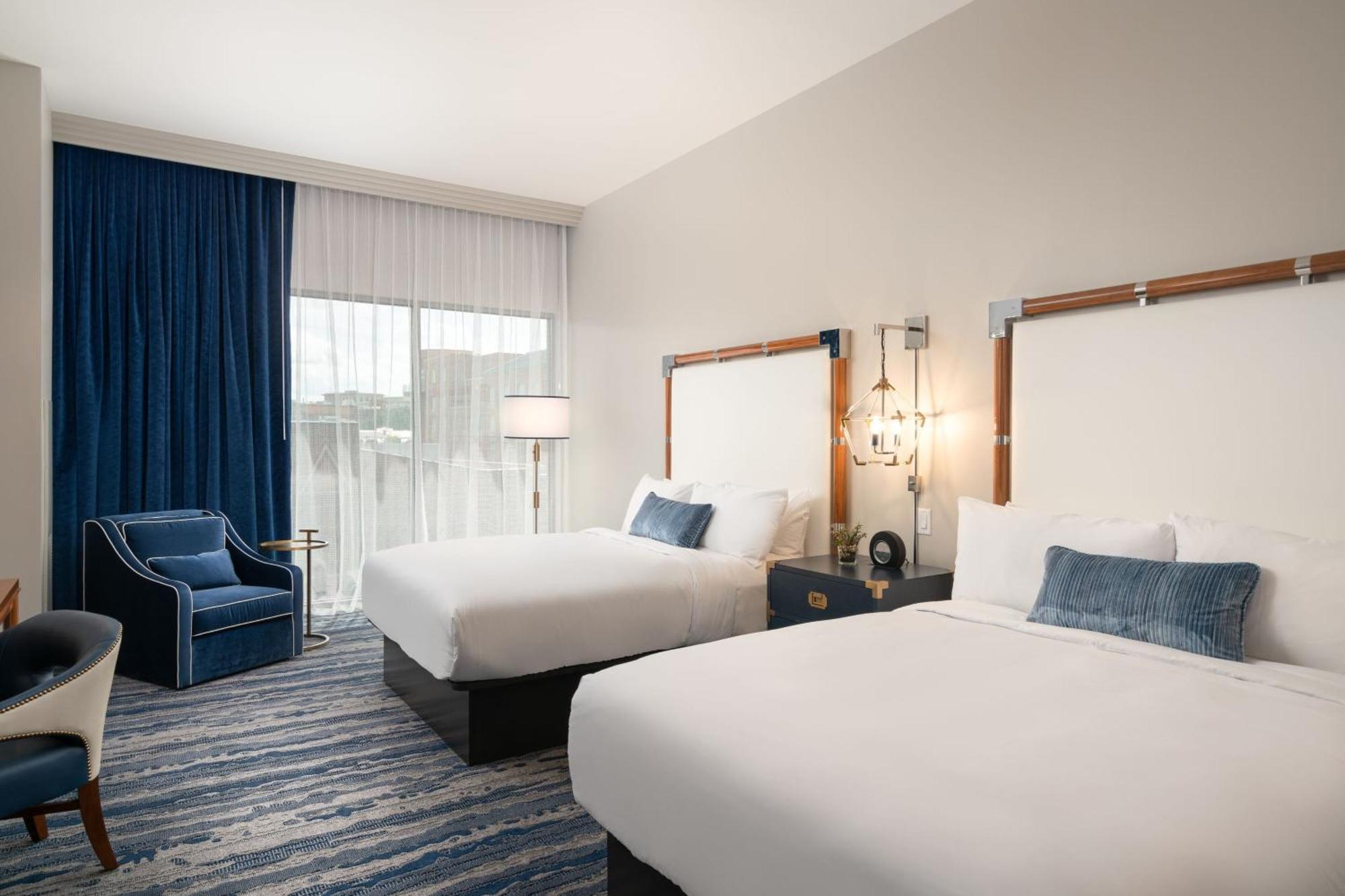 Queen Room Two Queen Beds City View Roll Shower Mobility Accessible