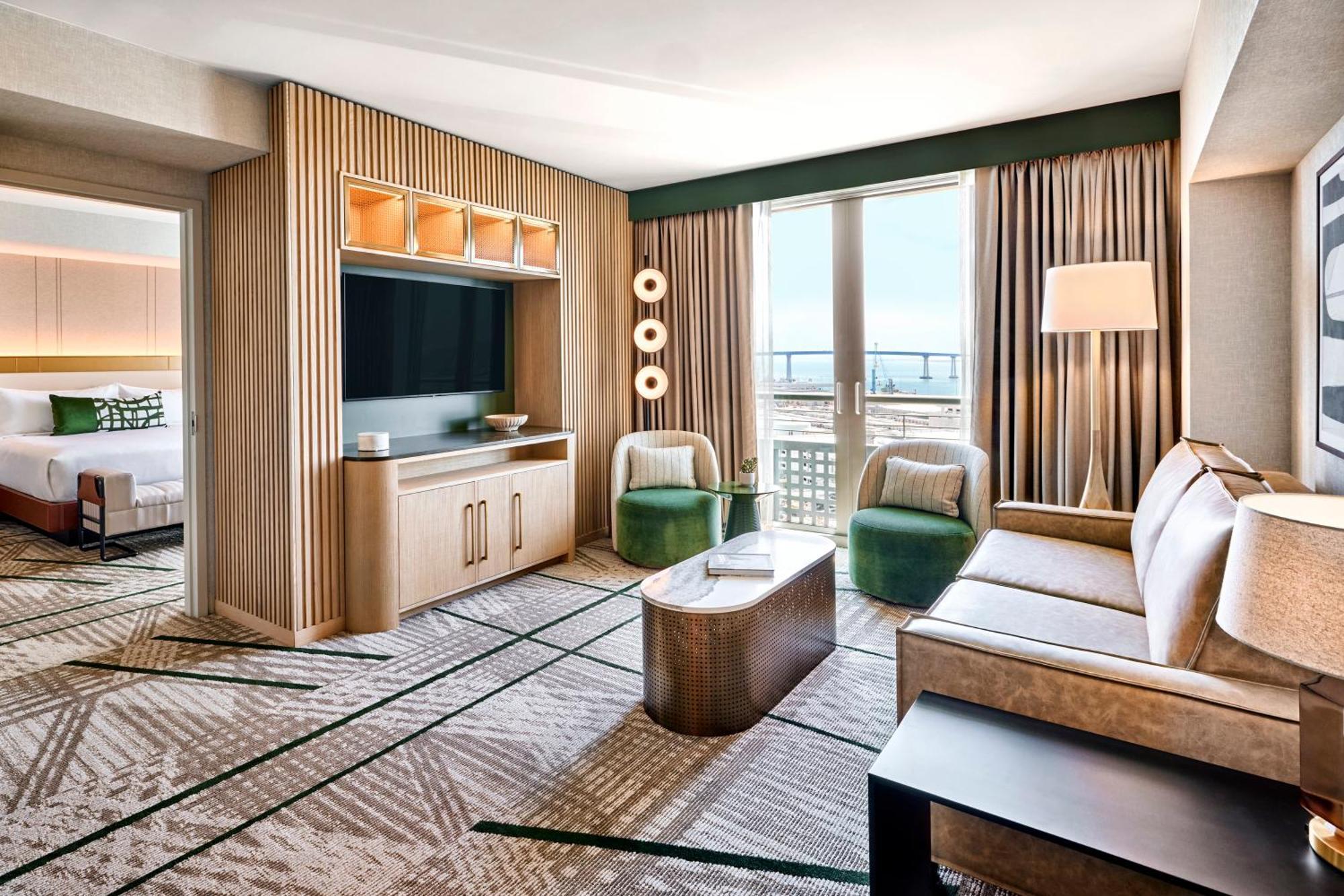 Spacious One Bedroom Suite King Bed Bay View