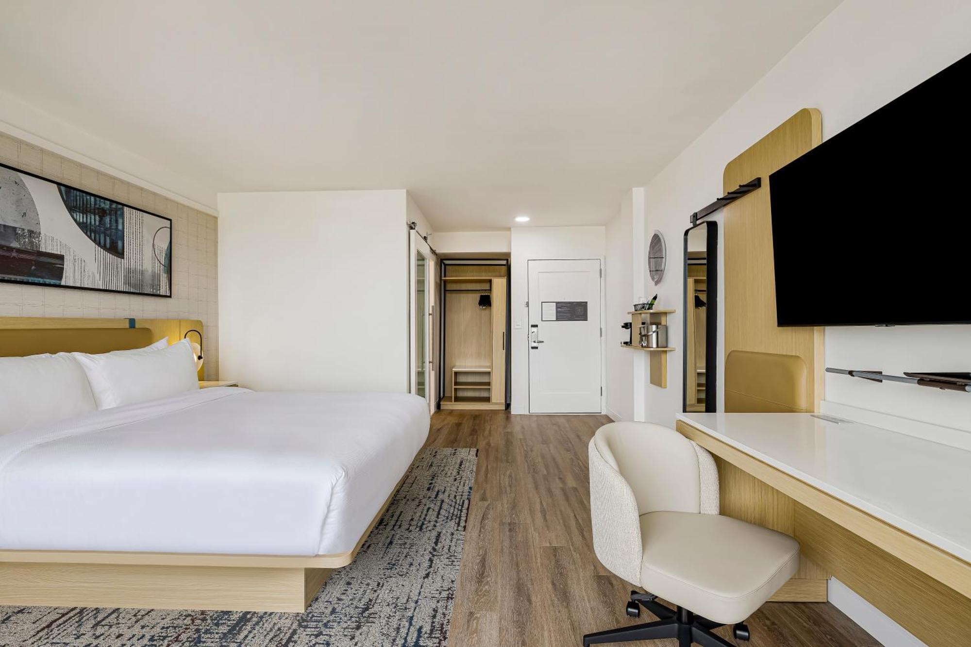Premium King Room Skyline View