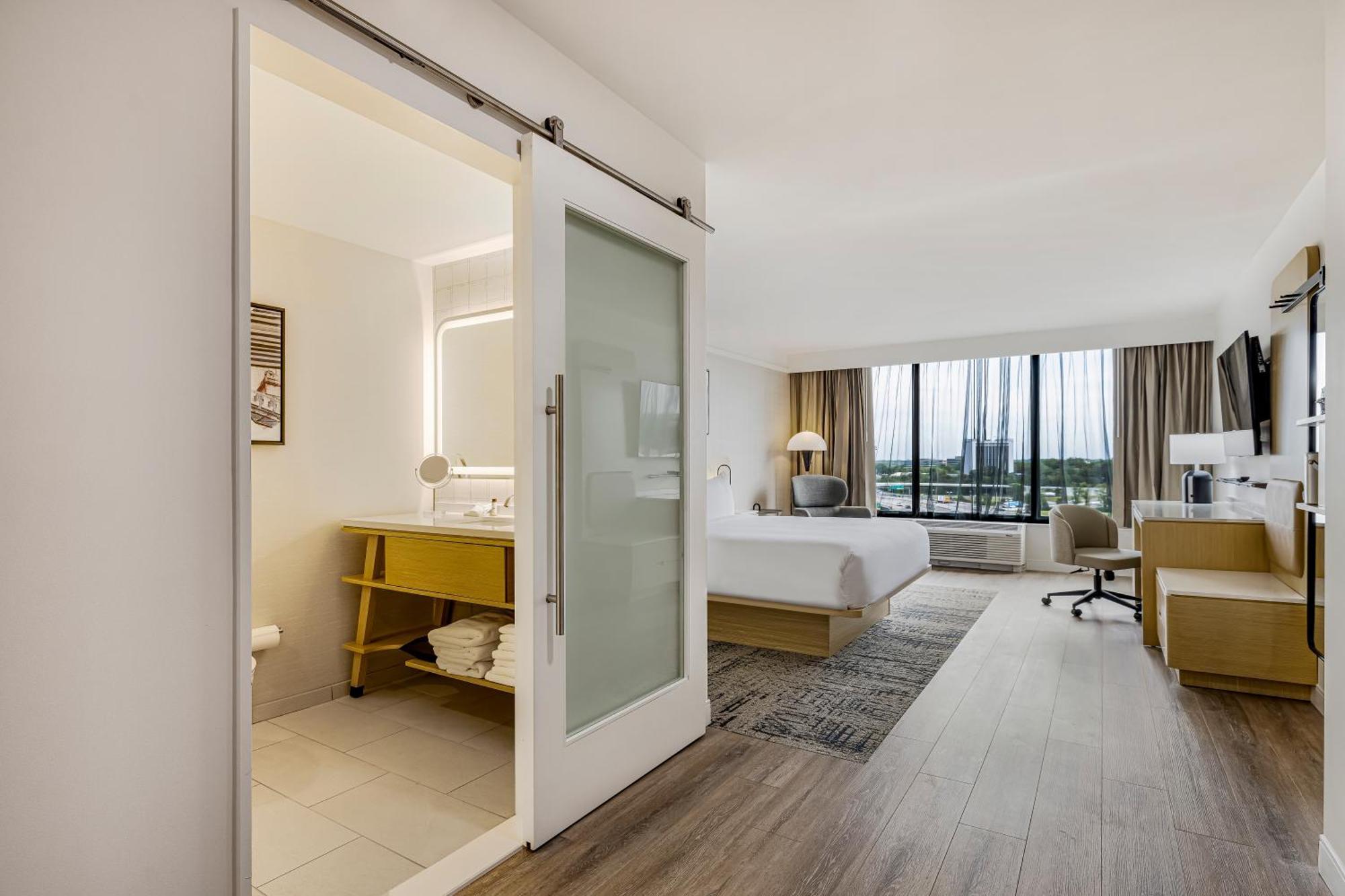Premium King Room Skyline View