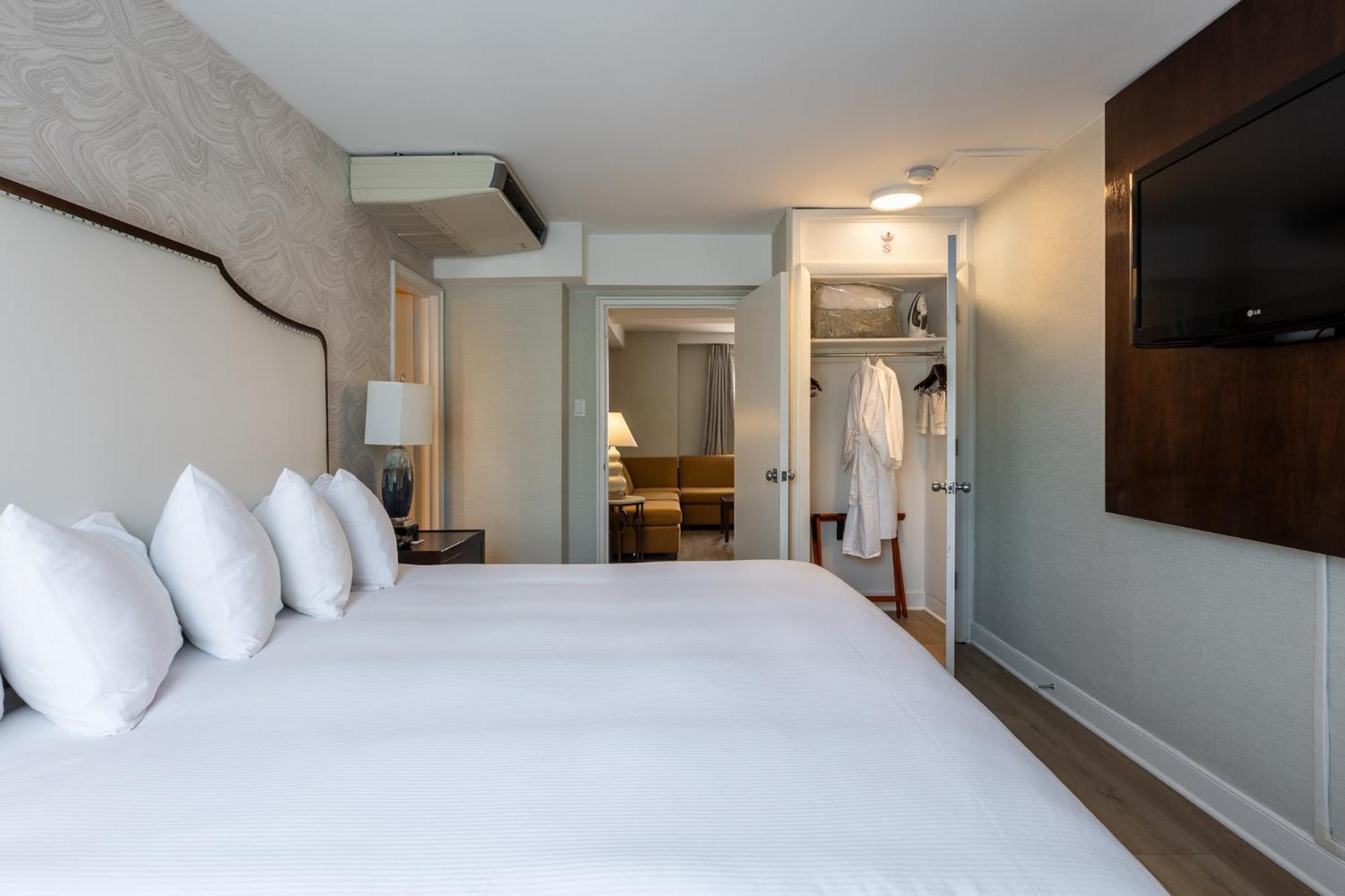 Georgetown Suite King Bed
