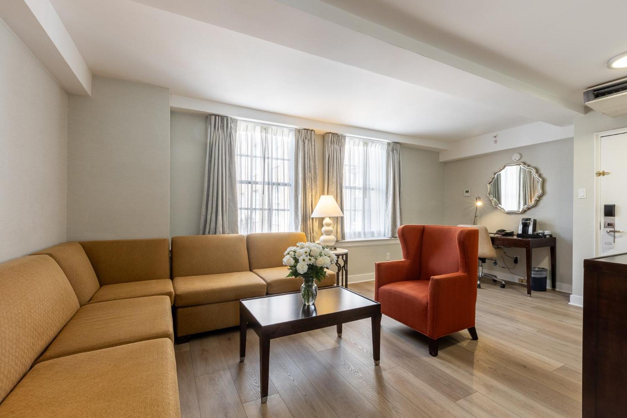 Georgetown Suite King Bed
