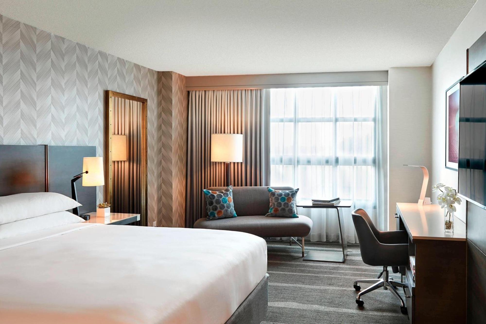 Club Level Club lounge access Guest room 1 King