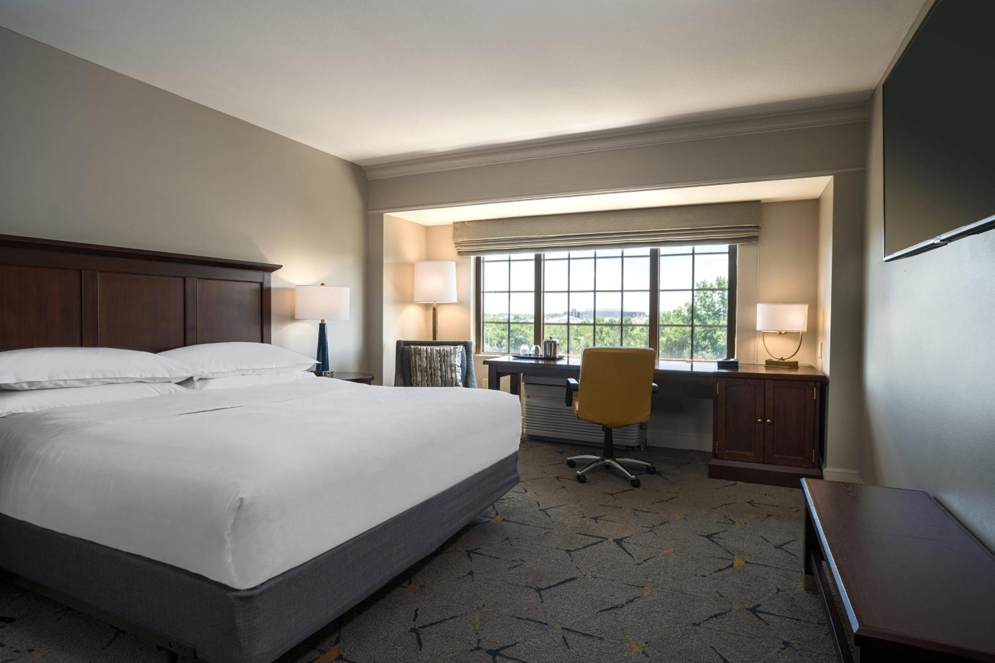 Club level Guest room 1 King Garden view High floor,1634419801:JPEG