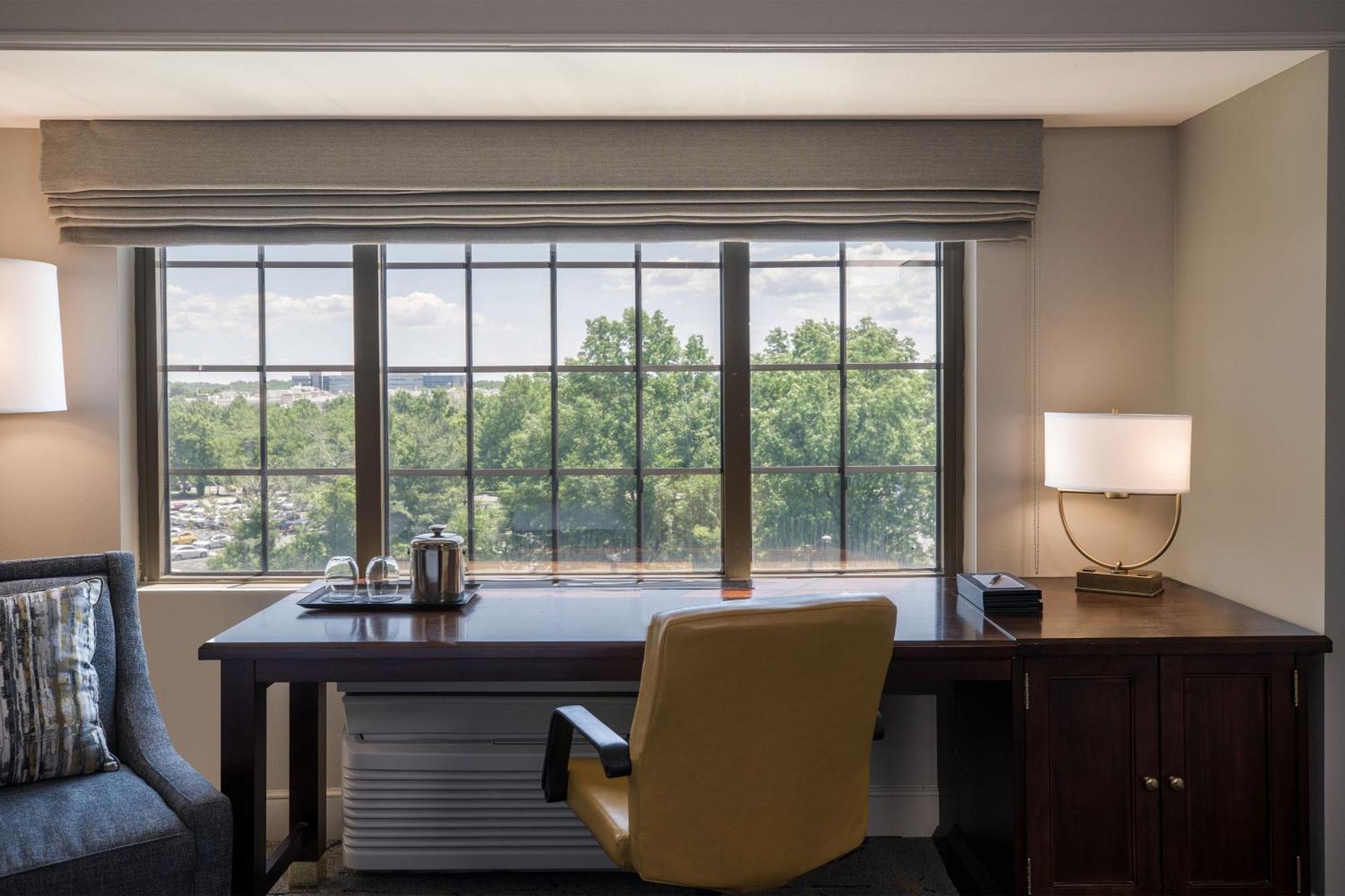 Club level Guest room 2 Queen Garden view High floor