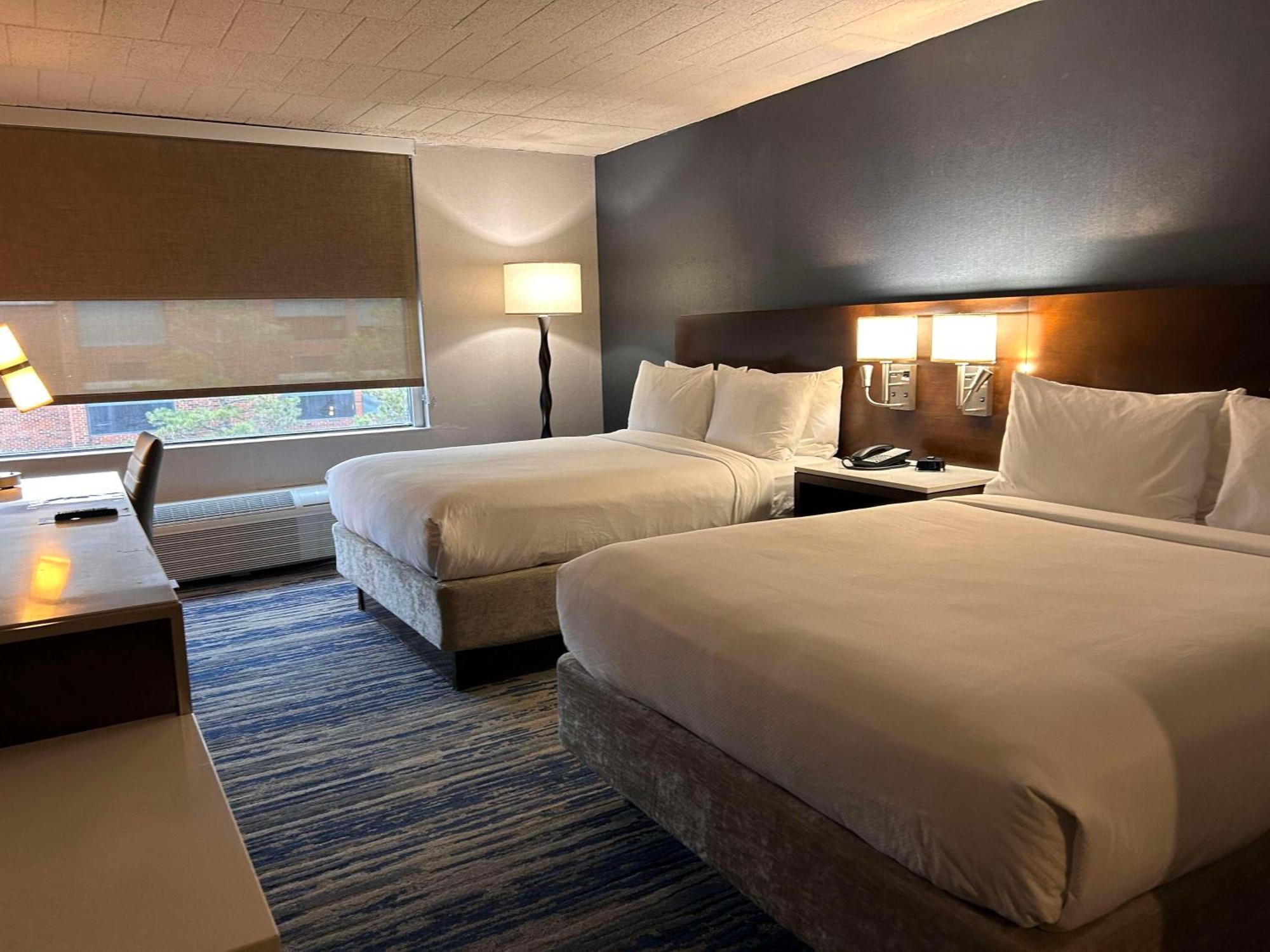 Queen Room with Two Queen Beds - Non-Smoking,1639552197:JPEG