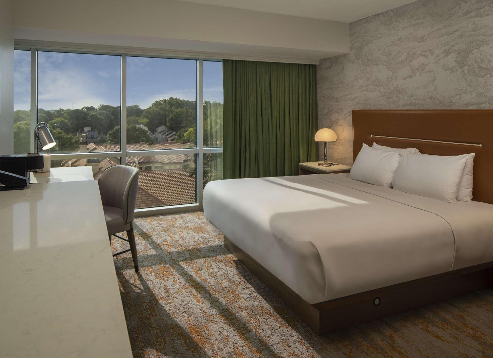 Corner King Room