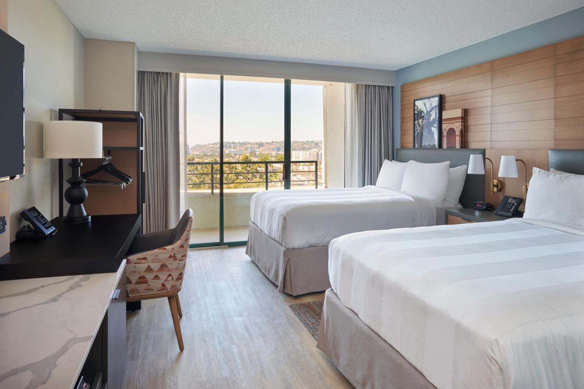 Executive Queen Room Two Queen Beds City View High Floor