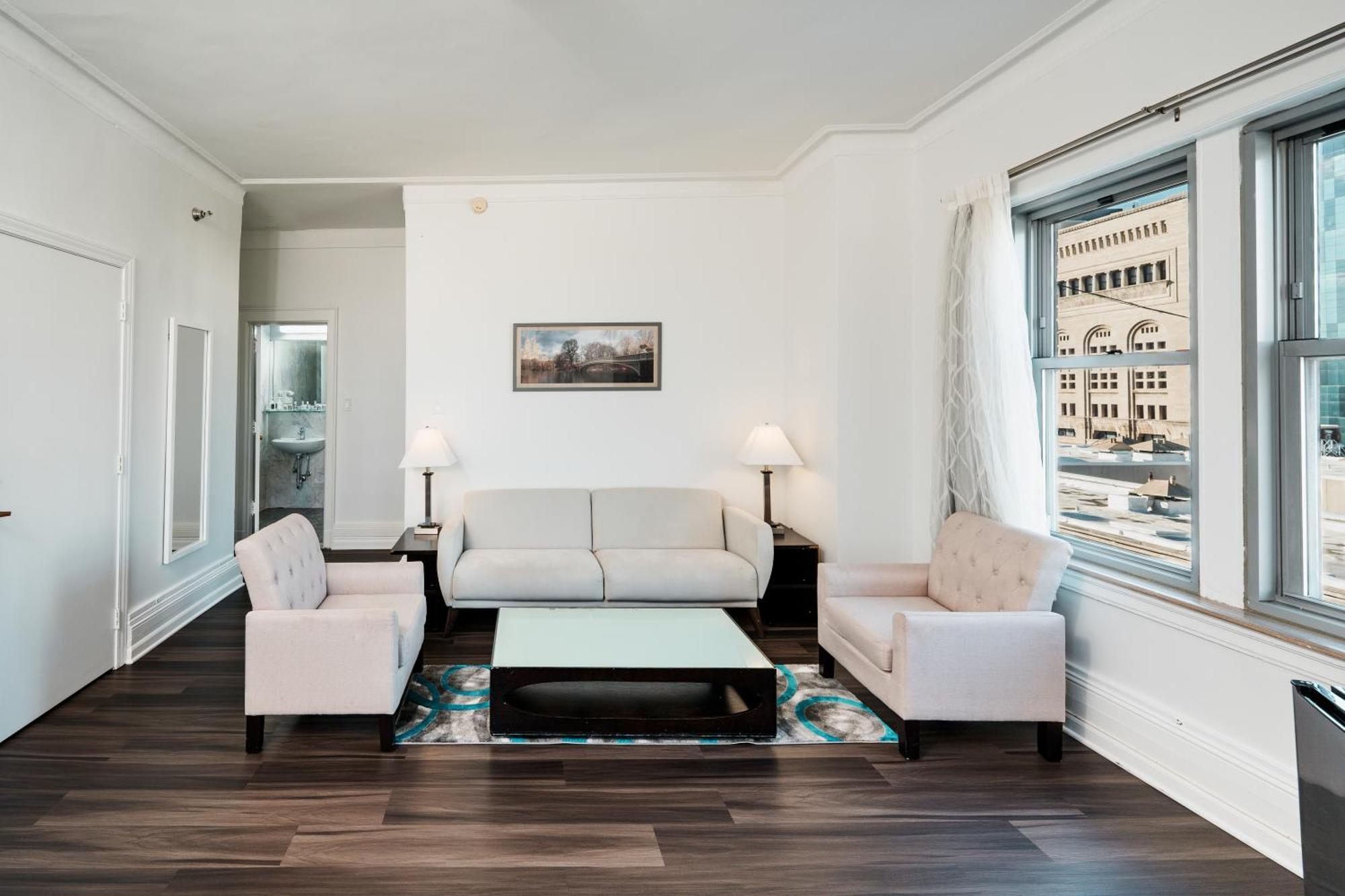 King Suite Lake View
