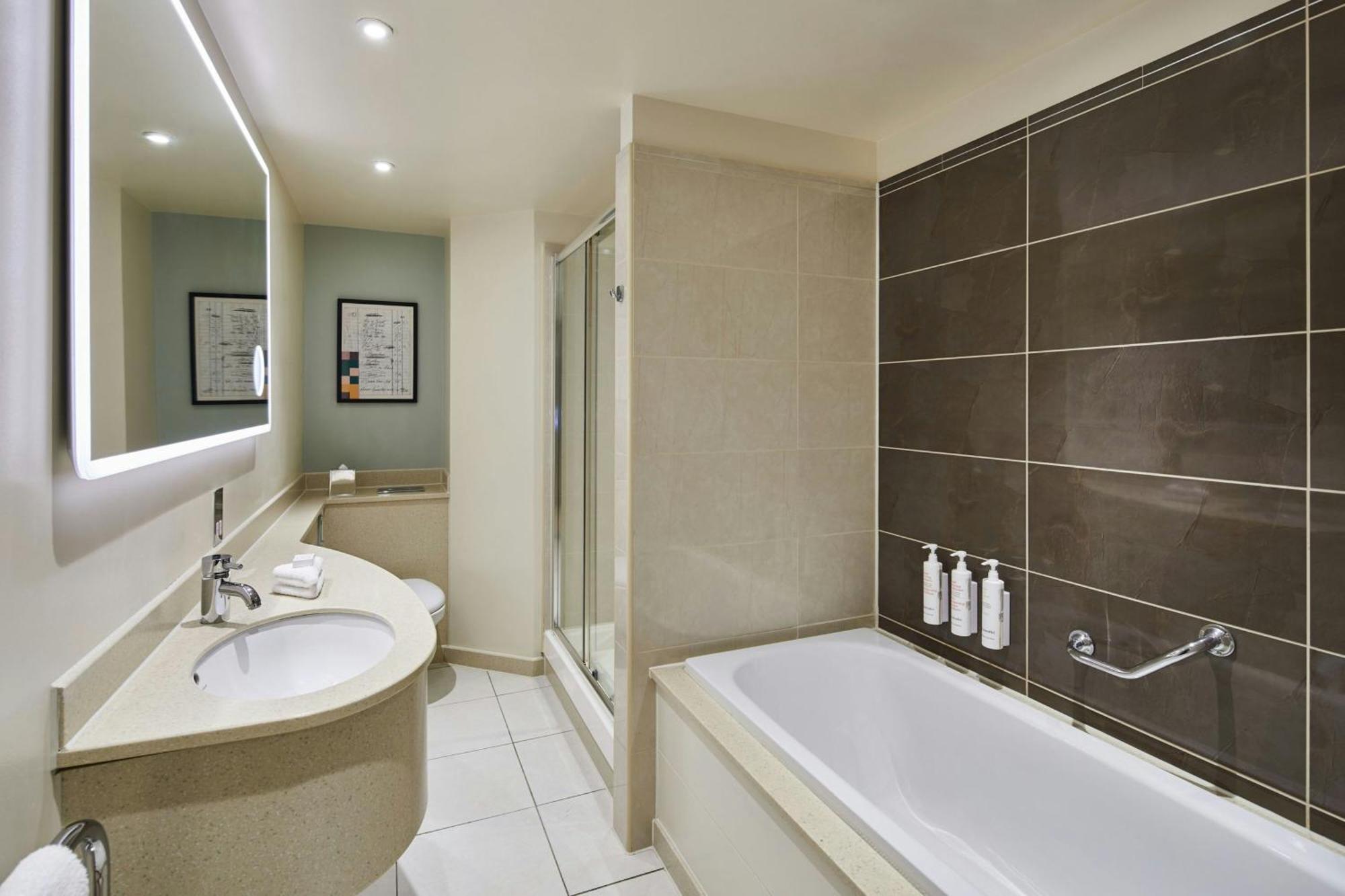 Deluxe Double Double Room