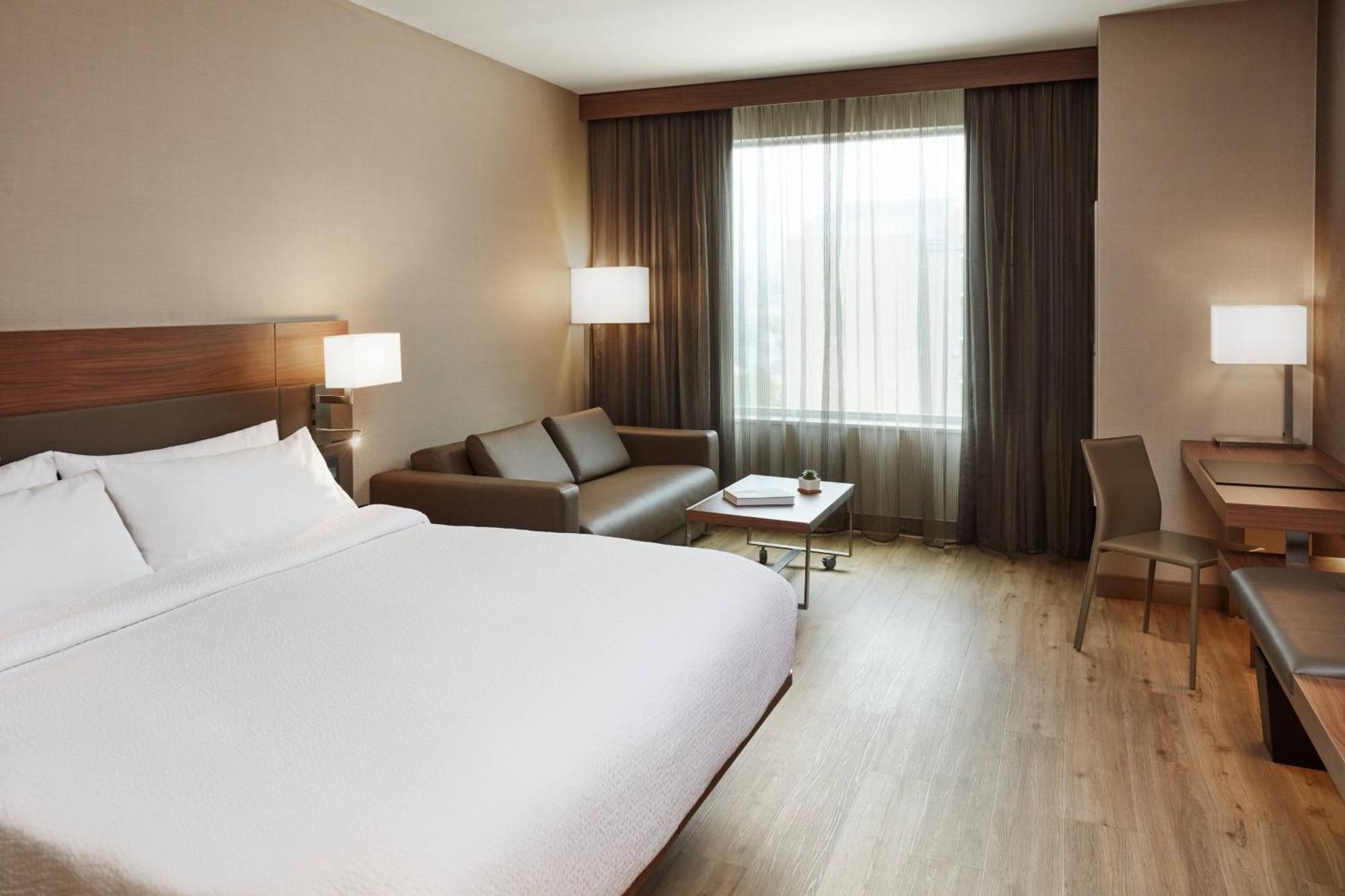 King Room with River View and Sofa Bed - Hearing Accessible