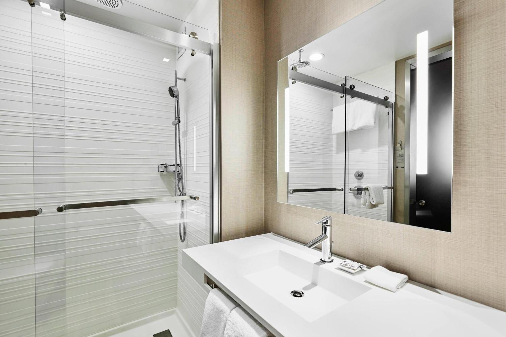 One-Bedroom King Suite with River View and Balcony