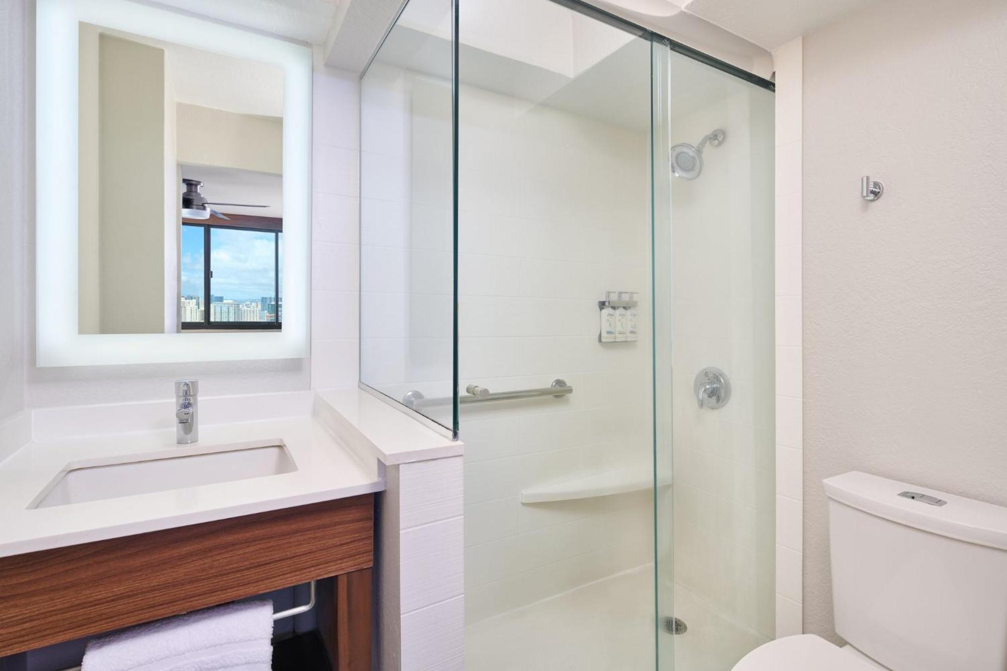 King Room Hearing Accessible Non-Smoking